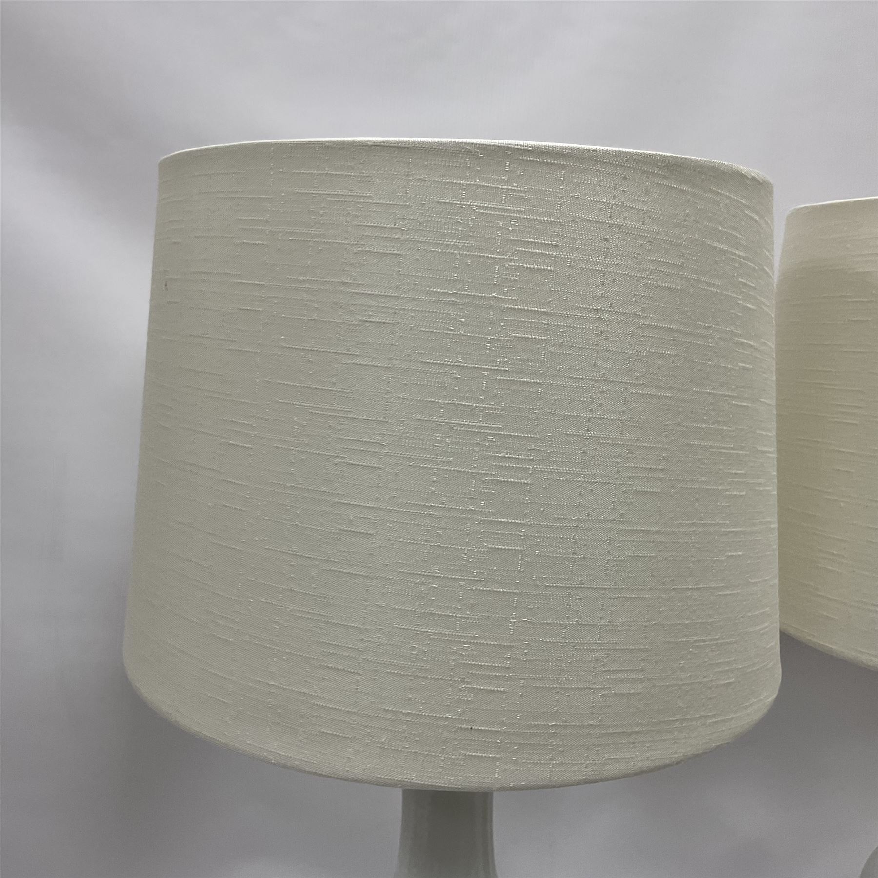 Pair of Chinese ivory crackle glazed table lamps - Image 3 of 14