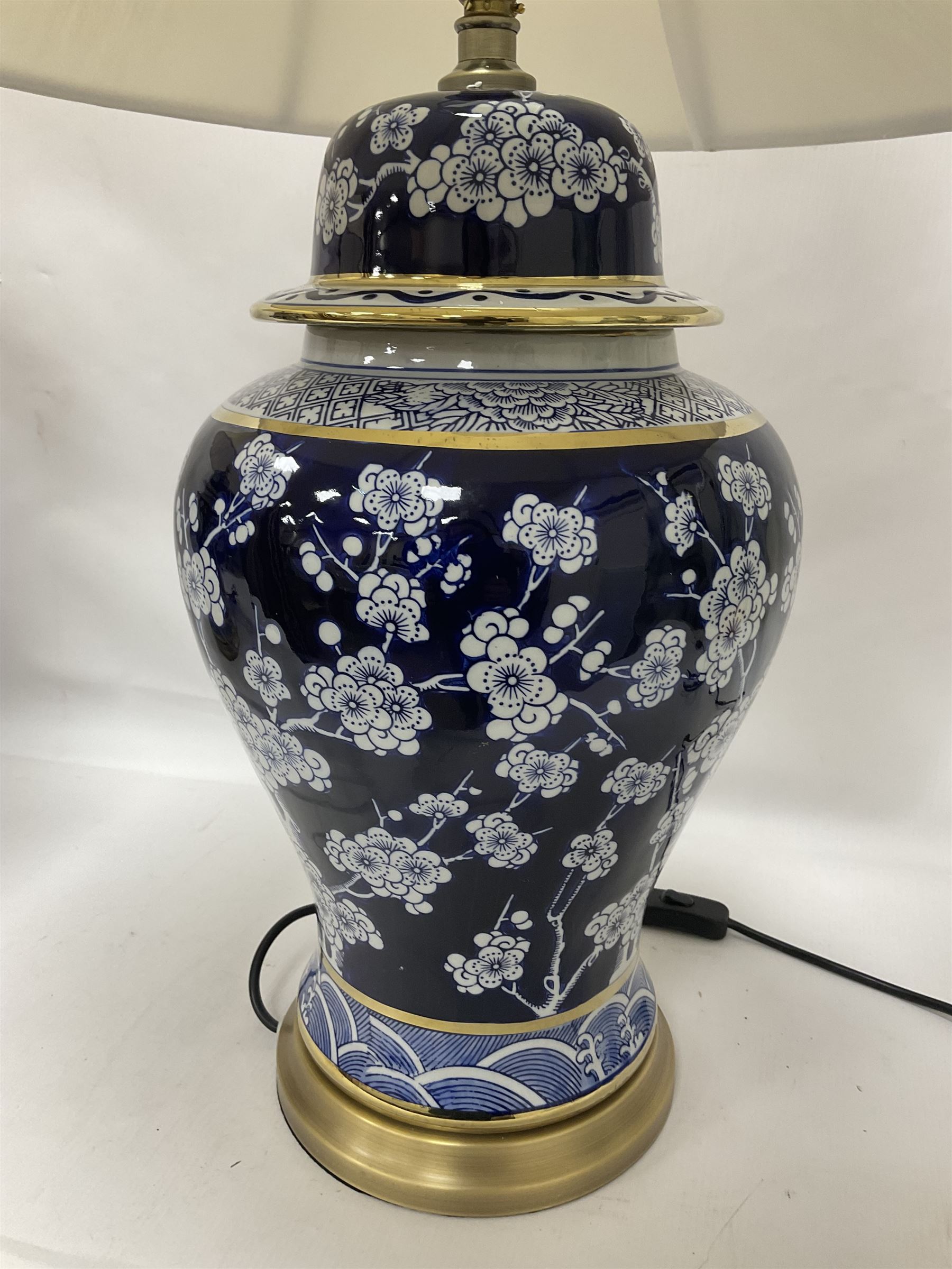 Pair of blue and white table lamps - Image 13 of 14