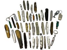 Collection of pen knives and fruit knives