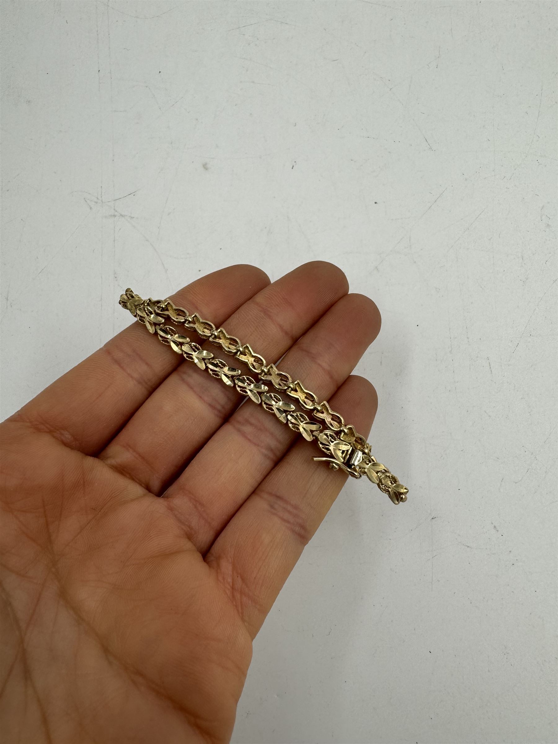 9ct gold fancy link bracelet - Image 2 of 2