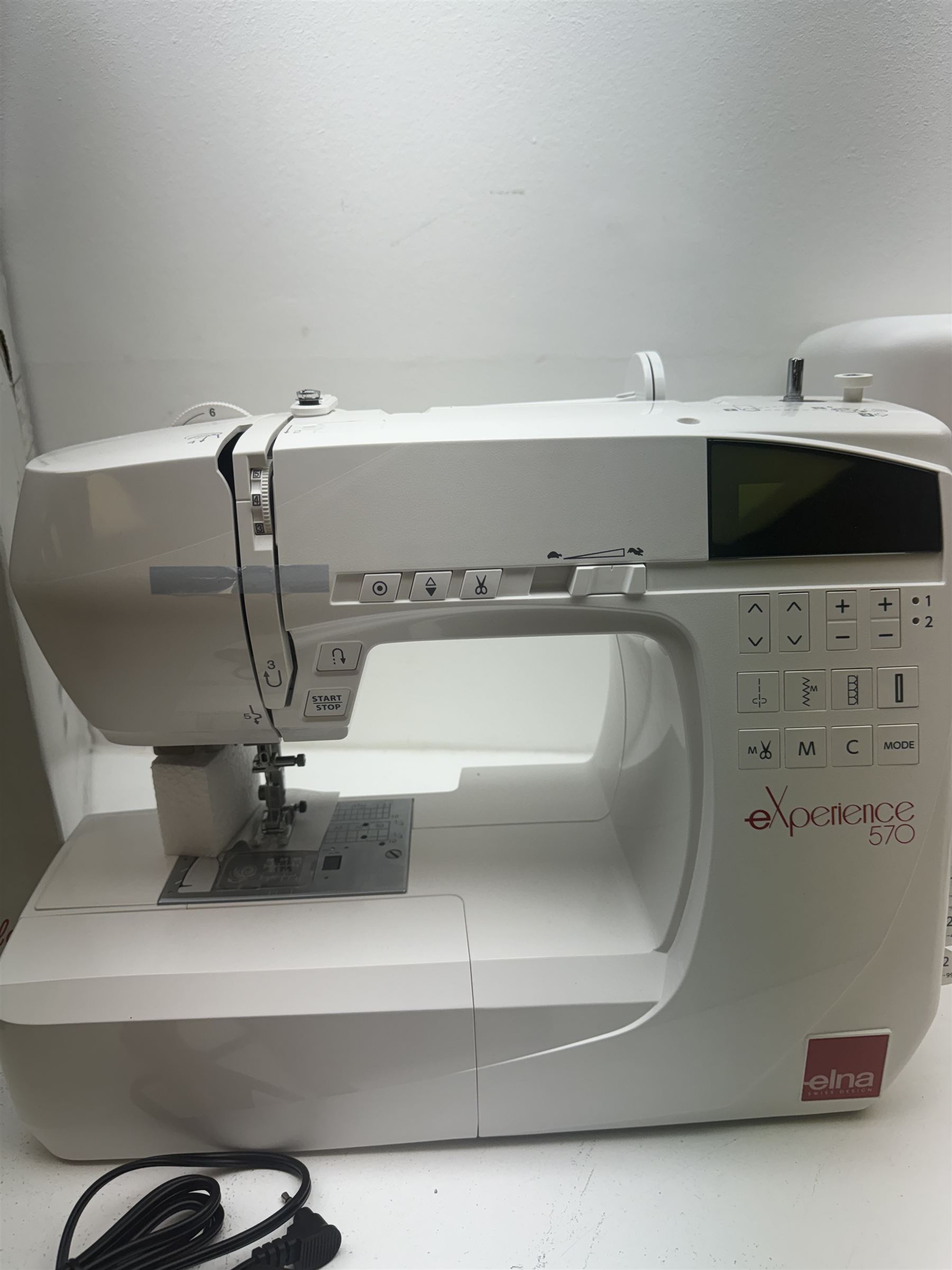 Elna sewing machine eXperience 570 - Image 2 of 5