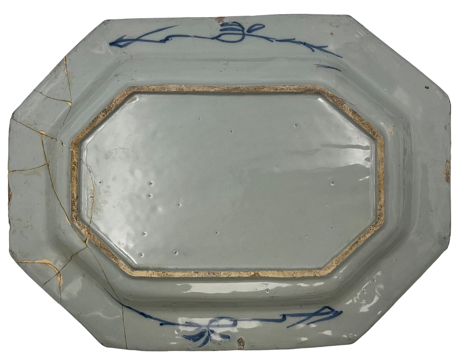 Two 18th century Chinese export octagonal platters - Image 7 of 7