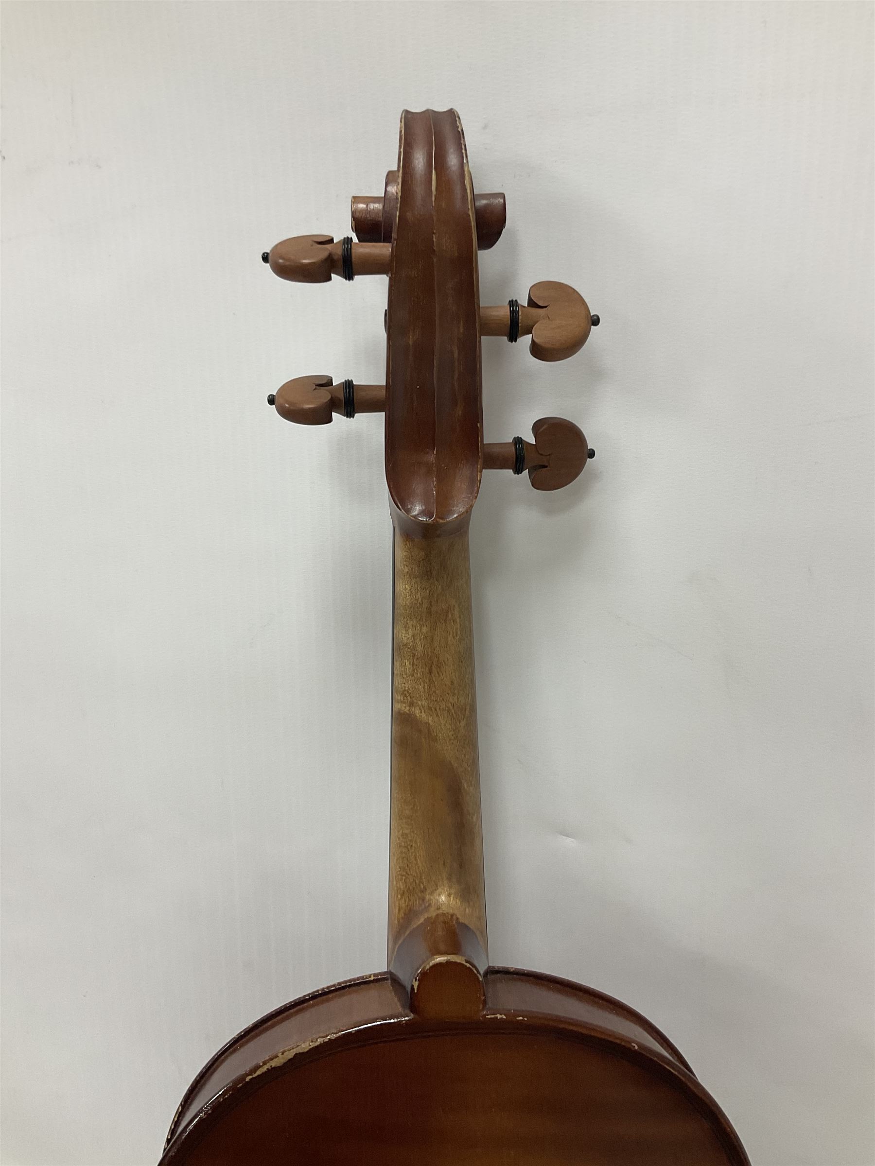Small 20th century viola copy of a Tertis with a maple back and ribs and spruce top in a hard case w - Bild 13 aus 20