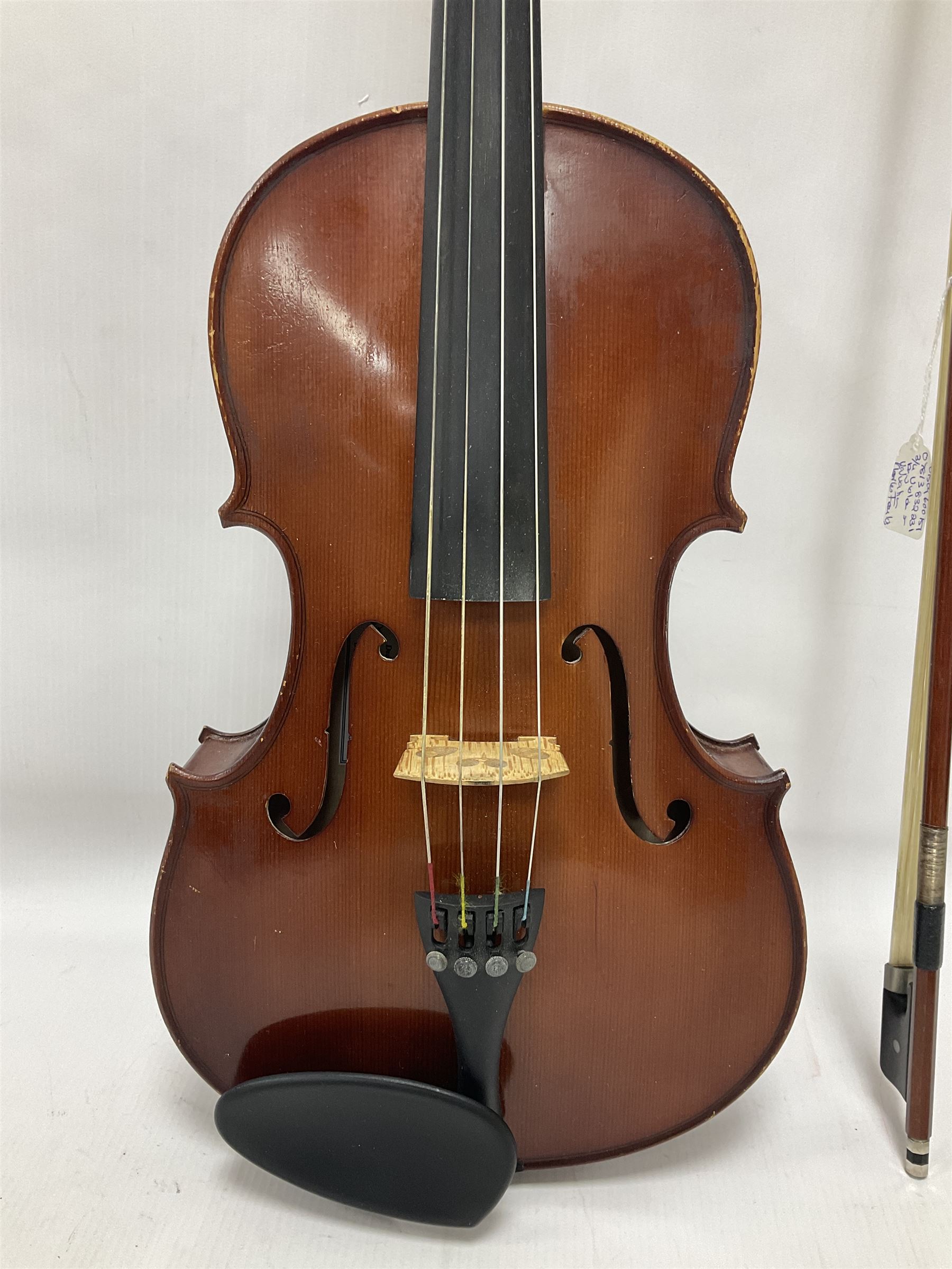 Small 20th century viola copy of a Tertis with a maple back and ribs and spruce top in a hard case w - Bild 3 aus 20