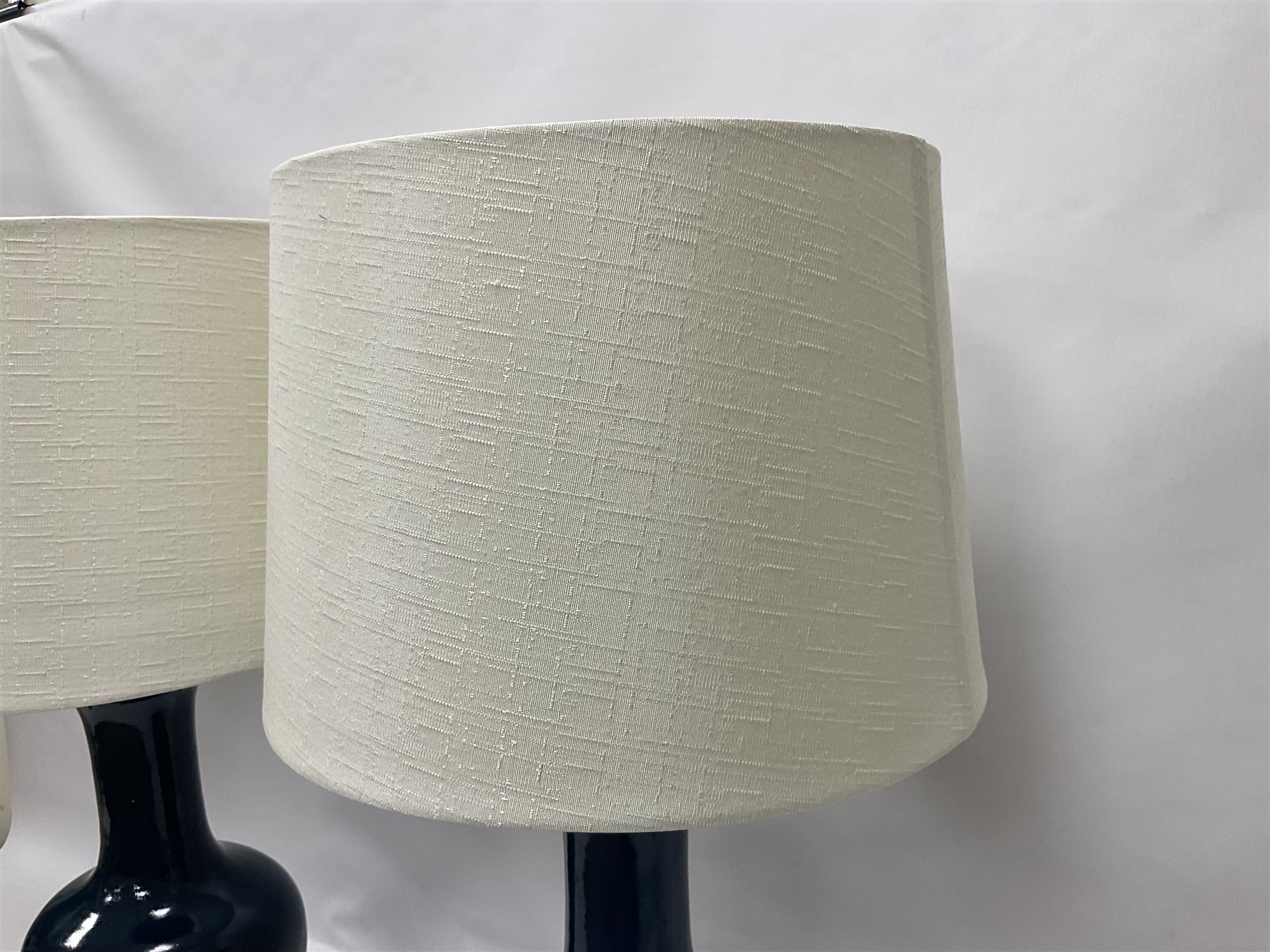 Pair of Chinese teal glazed table lamps - Bild 10 aus 14