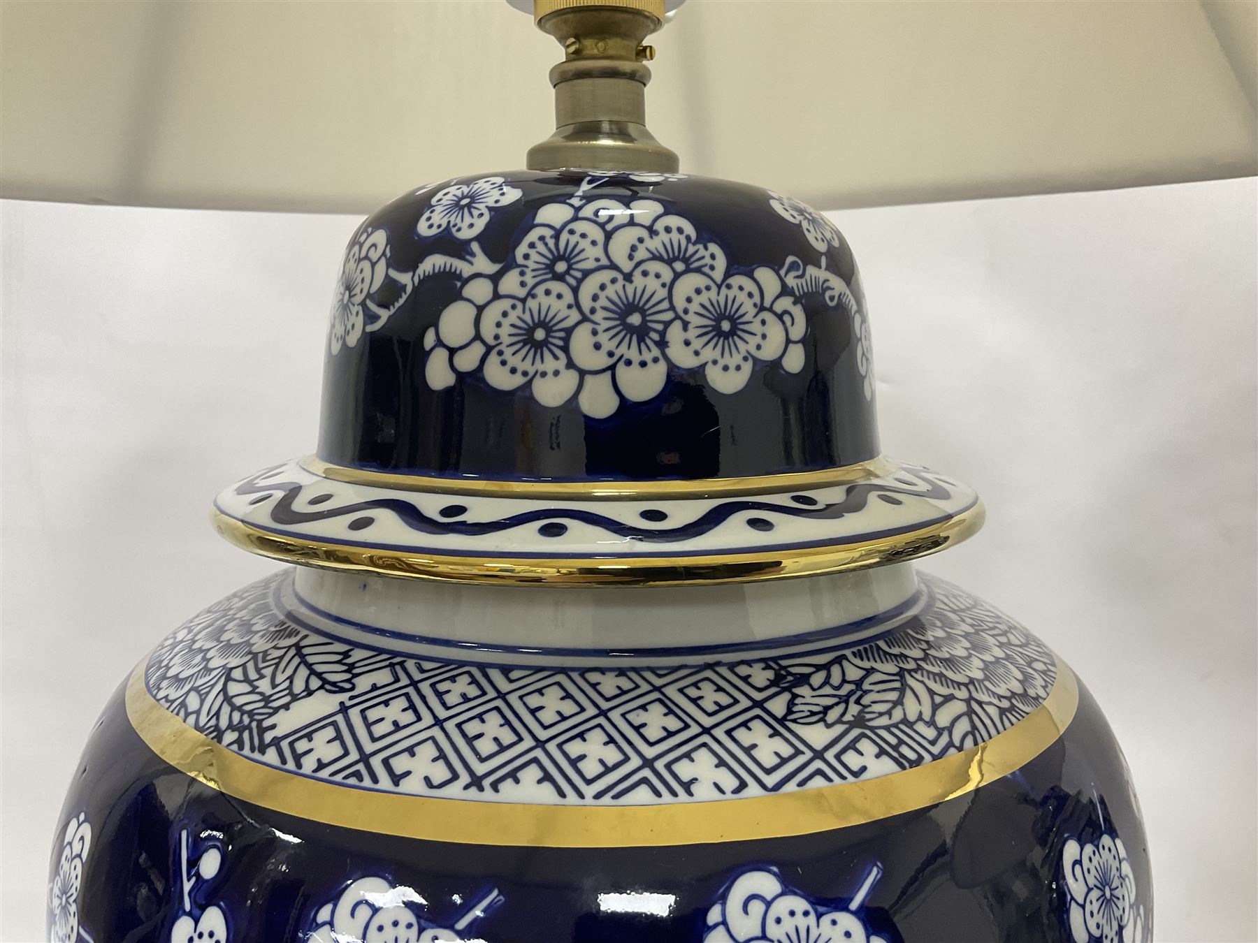 Pair of blue and white table lamps - Image 3 of 14
