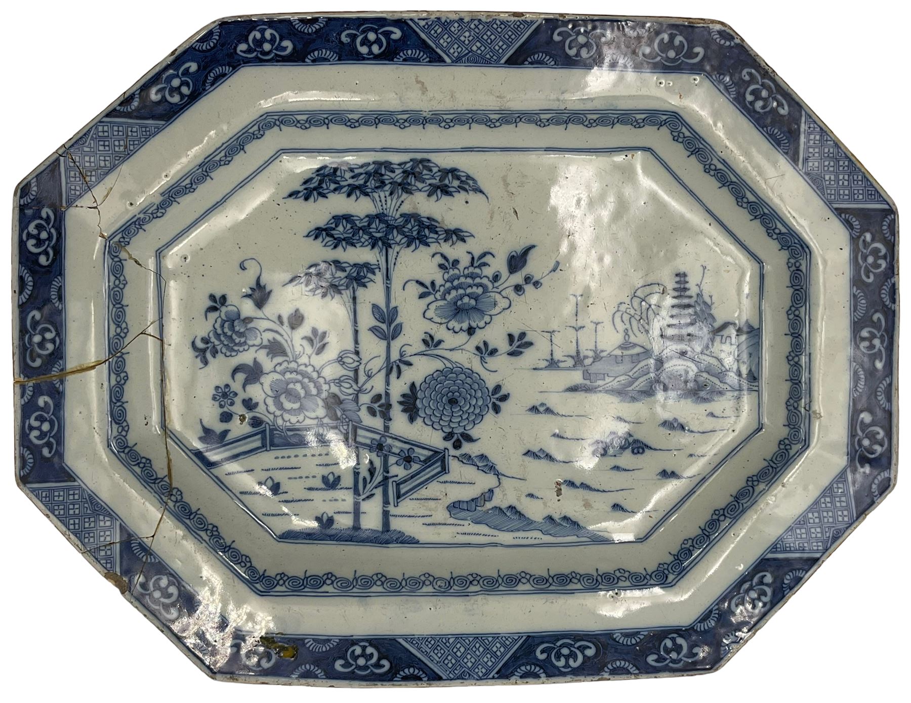 Two 18th century Chinese export octagonal platters - Image 3 of 7
