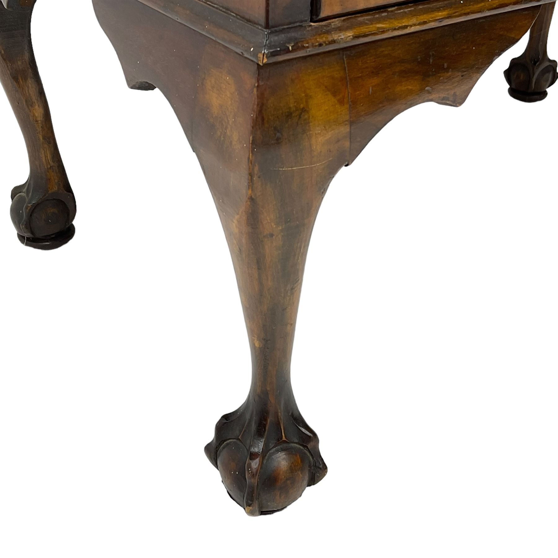 Small early 20th century figured walnut bureau - Image 8 of 14