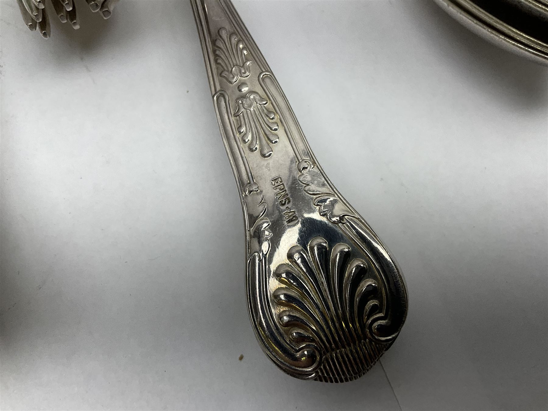 Silver Kings pattern knife - Image 4 of 14