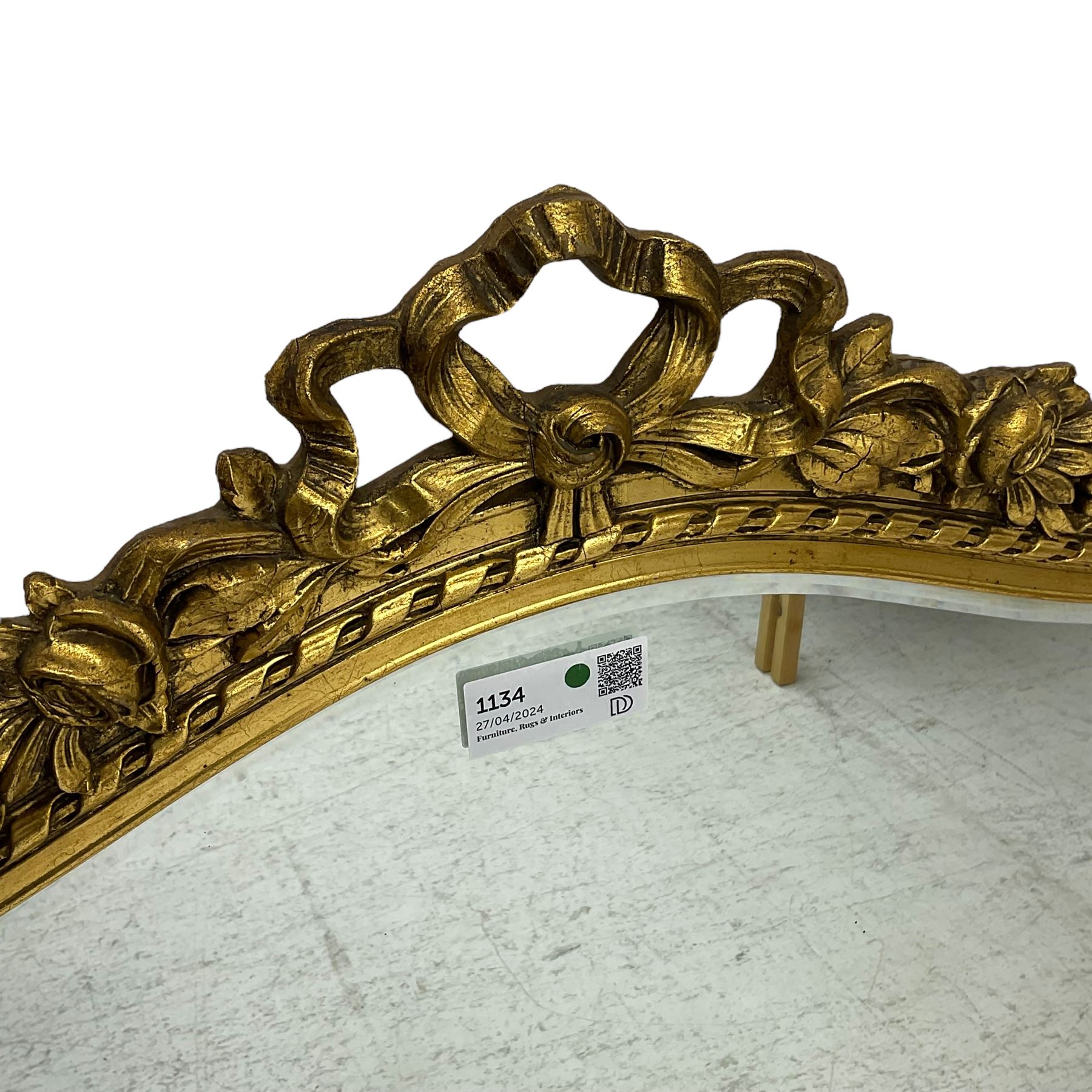 Wall mirror in shaped gilt frame with ribbon pediment - Image 2 of 3