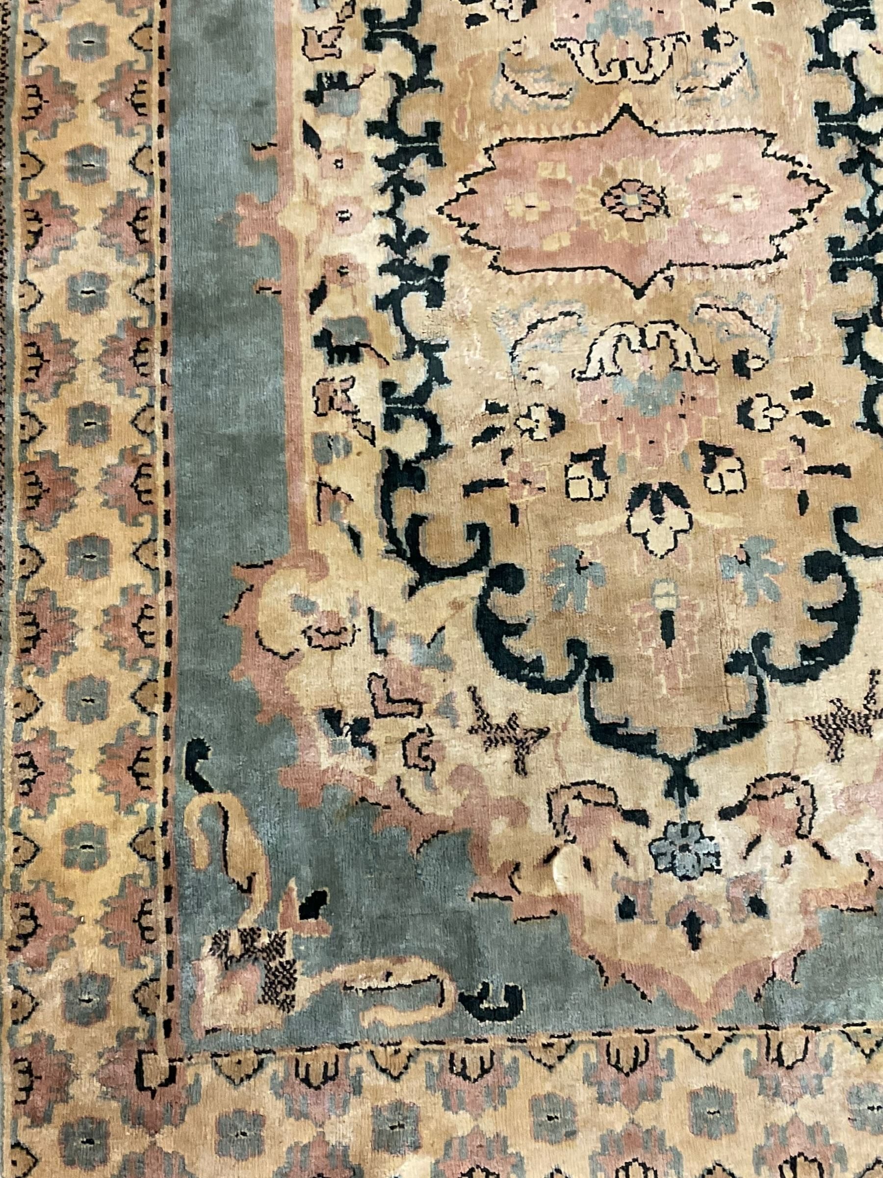 Persian design rug - Image 3 of 5