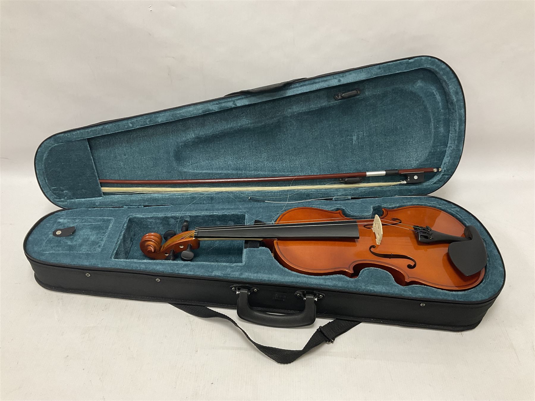 Full size violin with a maple case and ebonised fingerboard and fittings - Bild 3 aus 15