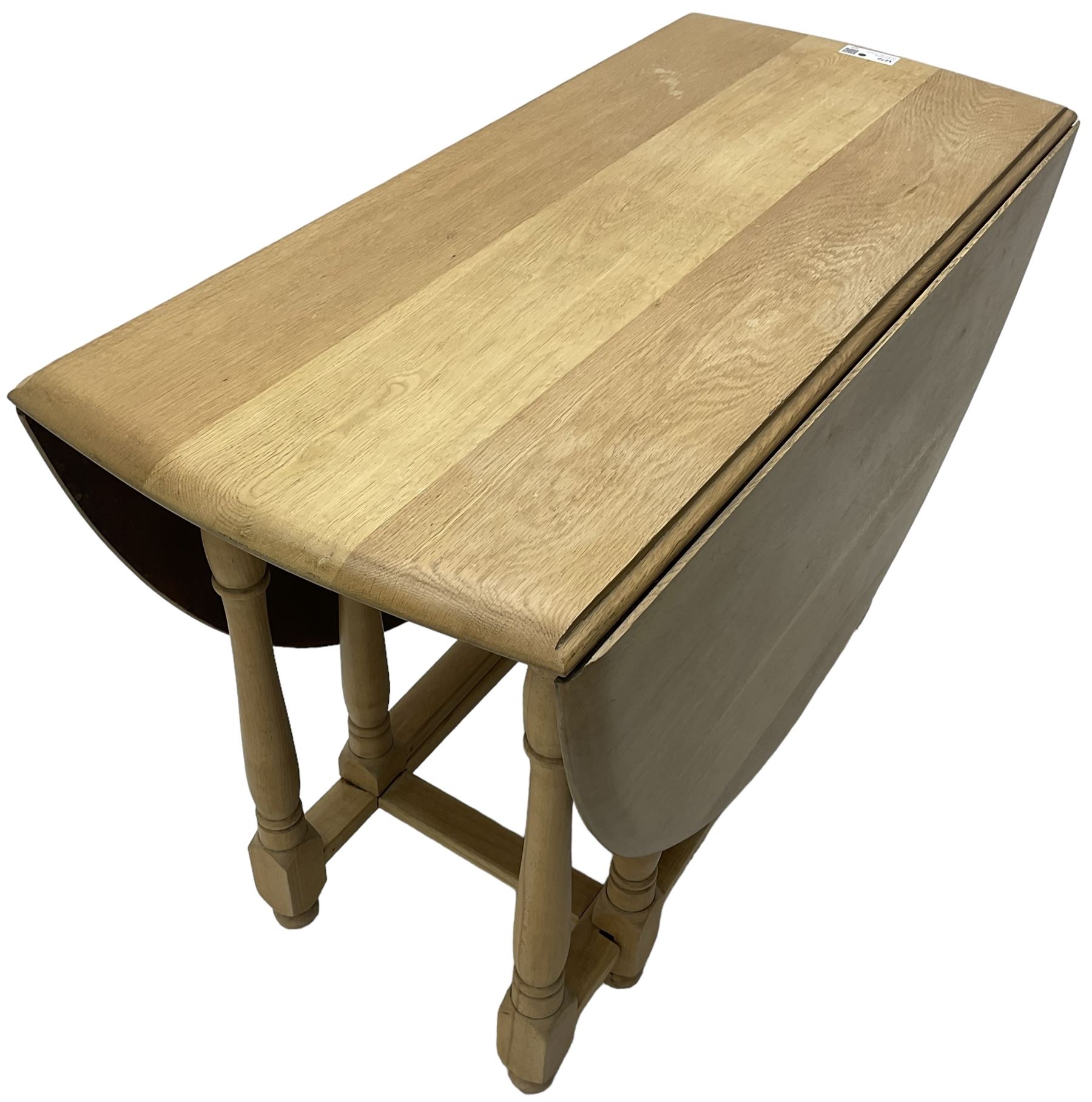 Contemporary oak and beech dining table - Image 4 of 6