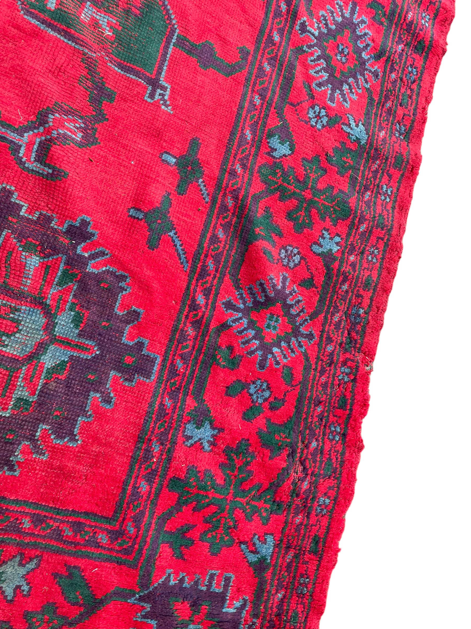 Early 20th century Western Anatolia Turkish Oushak crimson ground carpet - Image 9 of 10