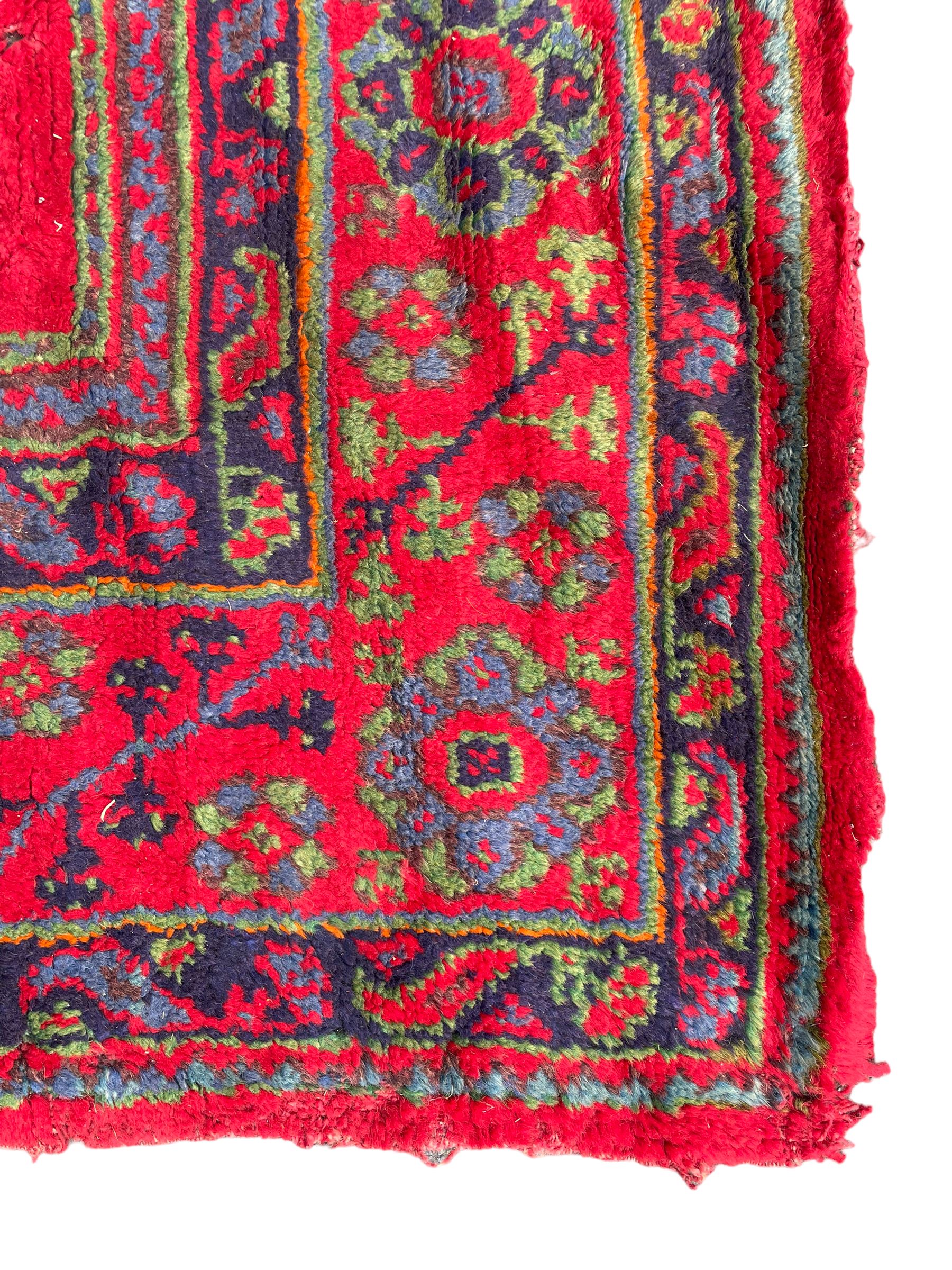 Early 20th century Western Anatolia Turkish Oushak crimson ground carpet - Bild 8 aus 10
