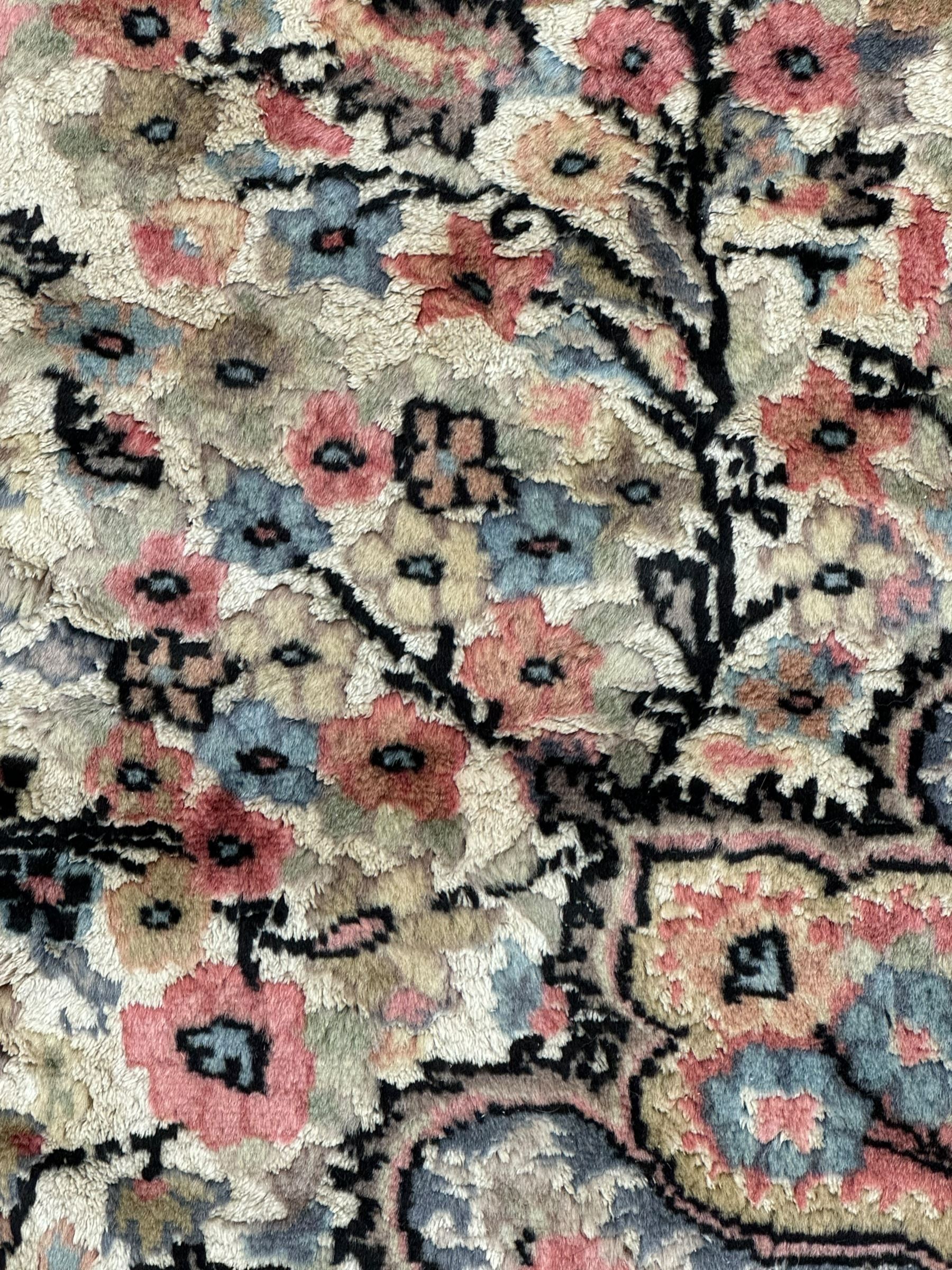 Persian design ivory and pink ground rug - Bild 3 aus 6