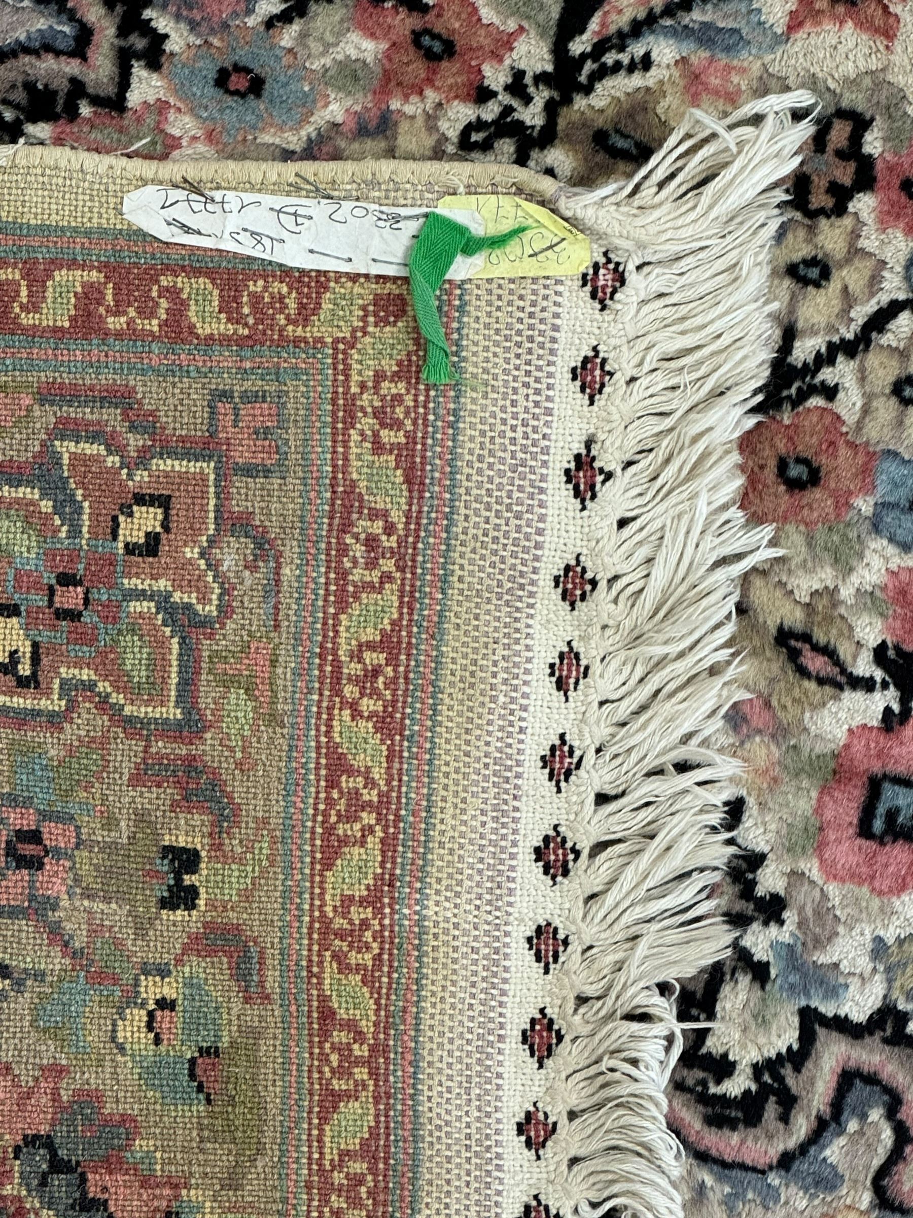 Persian design ivory and pink ground rug - Bild 4 aus 6