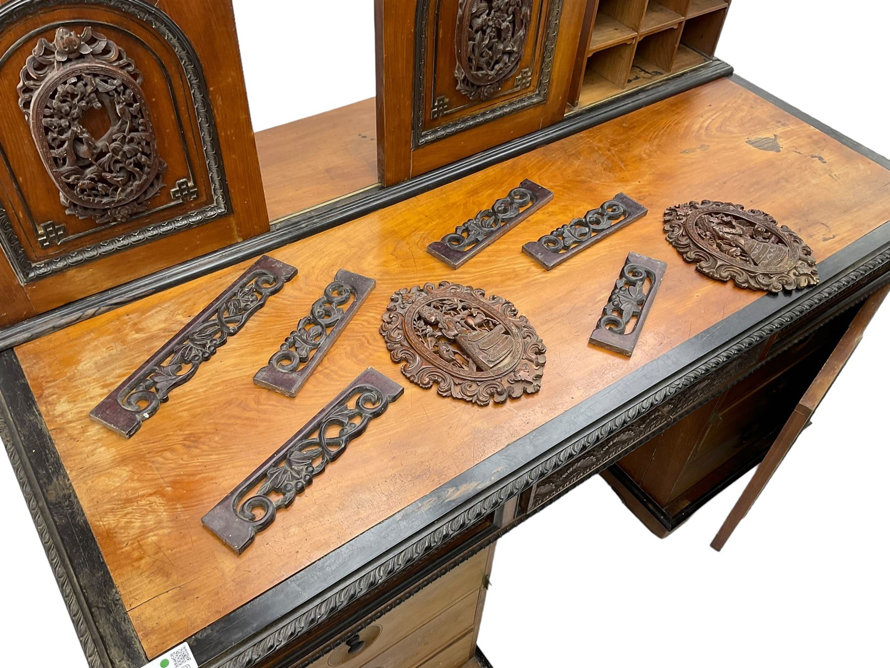 19th century Anglo-Indian teak/camphor twin pedestal desk - Image 17 of 18