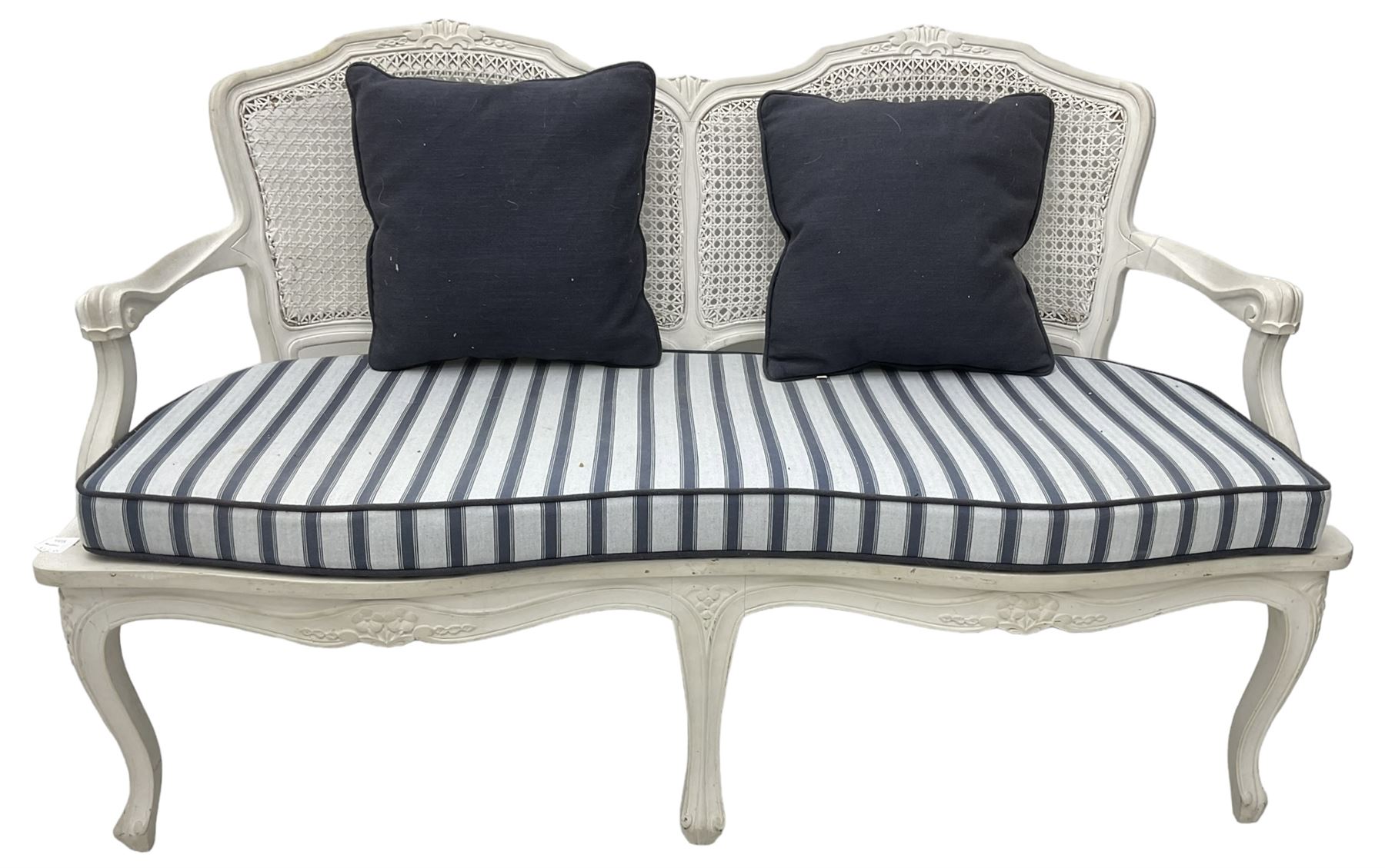 French design white painted two seat serpentine settee - Image 2 of 4