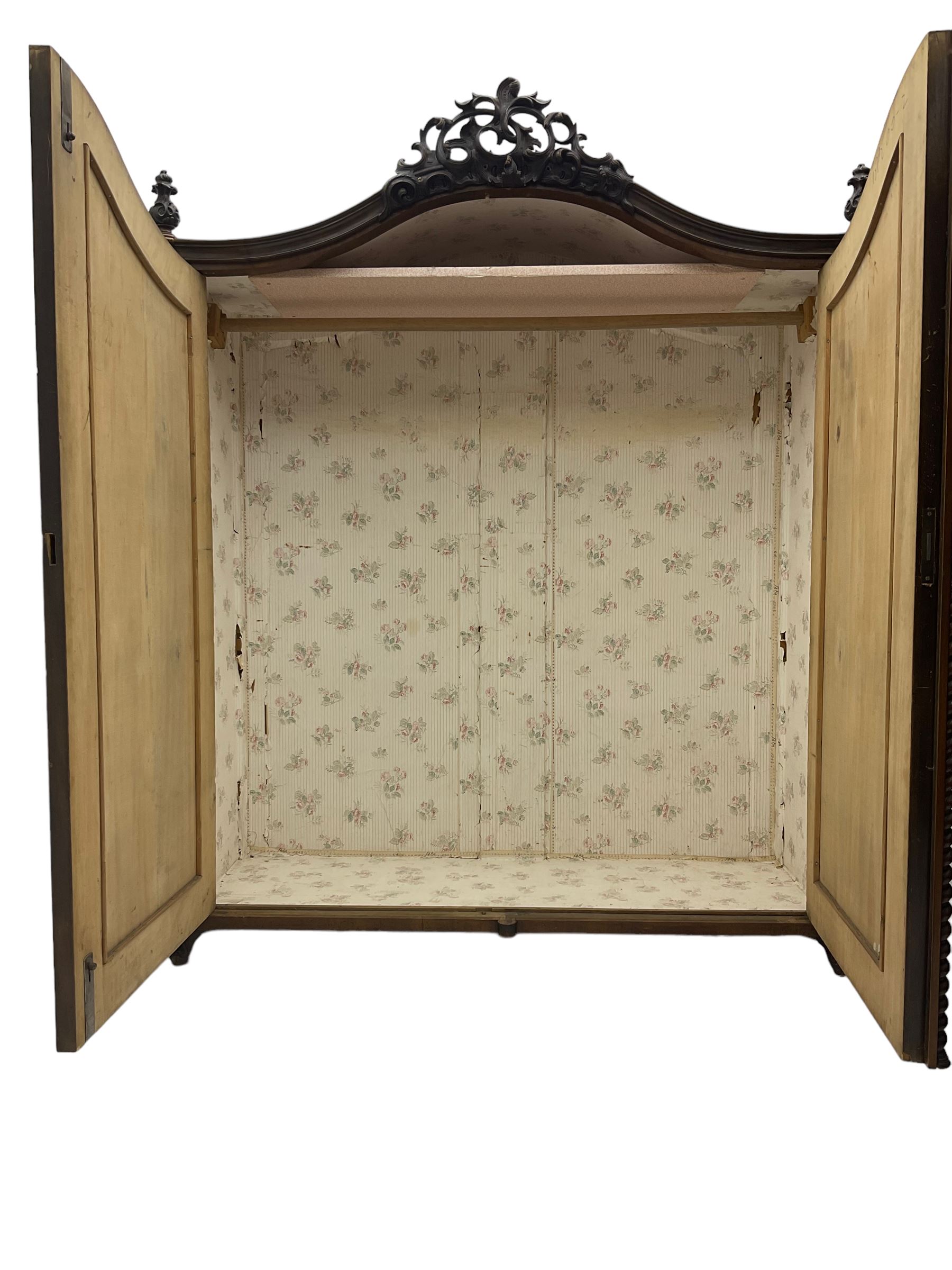 Early 20th century Italian walnut armoire wardrobe - Image 9 of 13