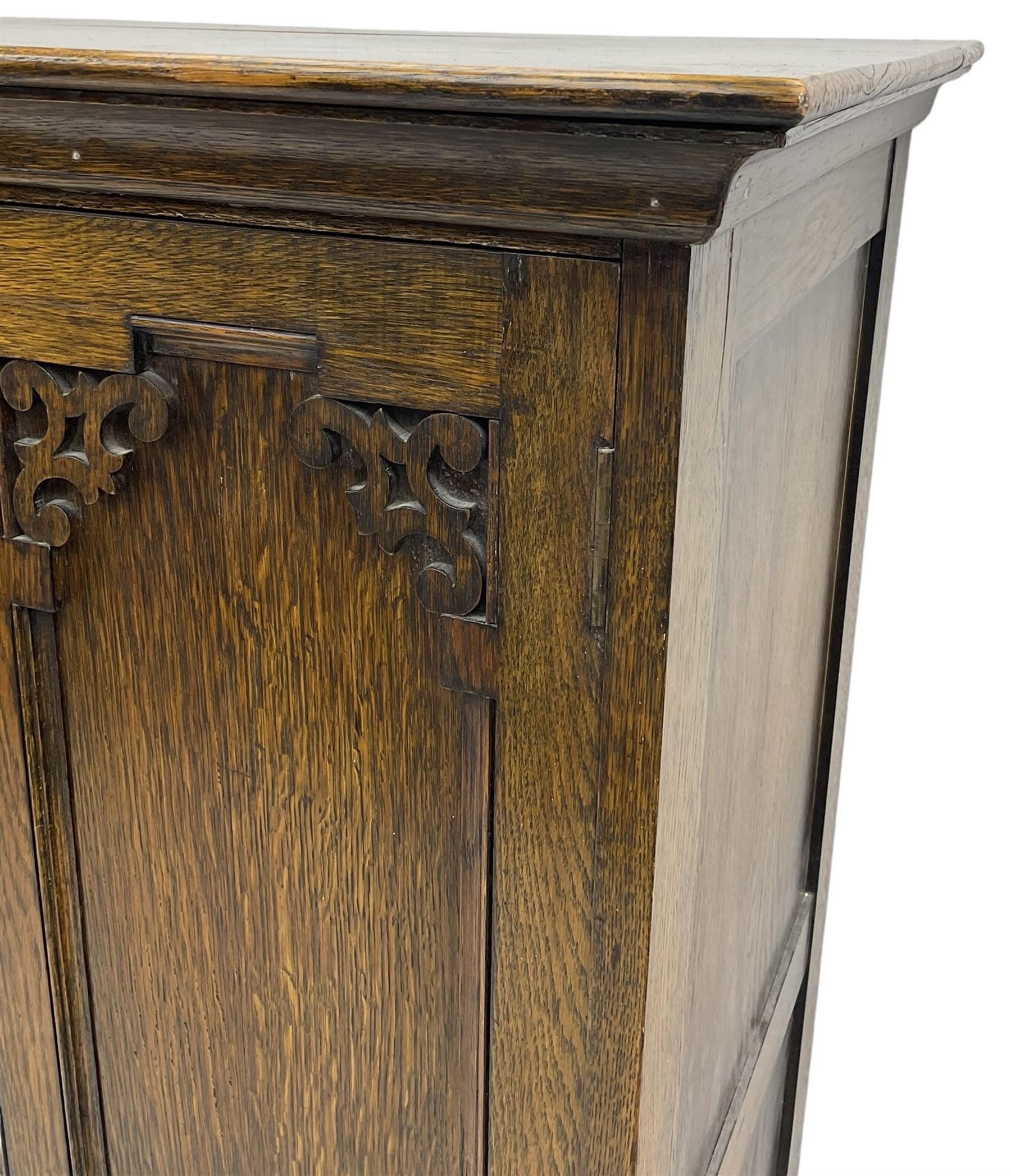 Mid-20th century oak wardrobe - Image 6 of 21