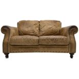 Two-seat club sofa