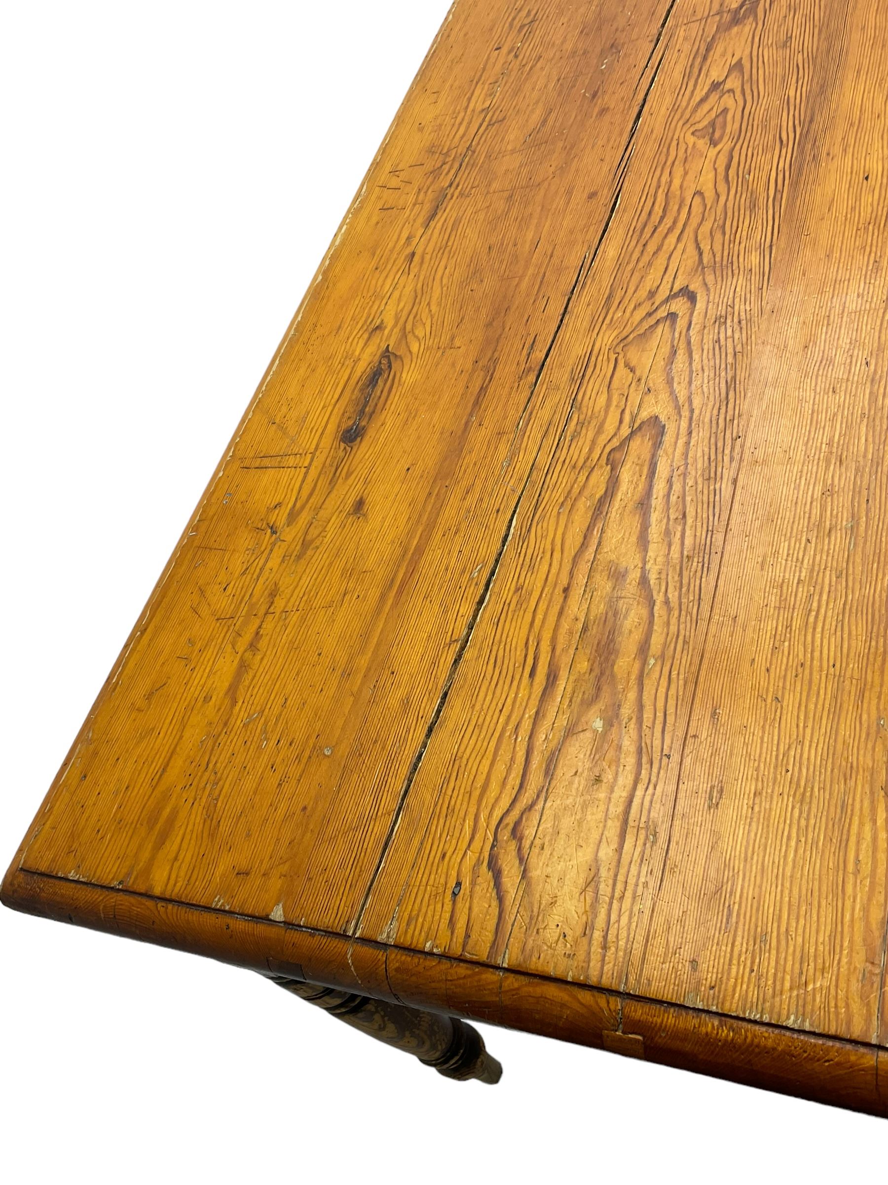 19th century pitch pine dining table - Image 5 of 6