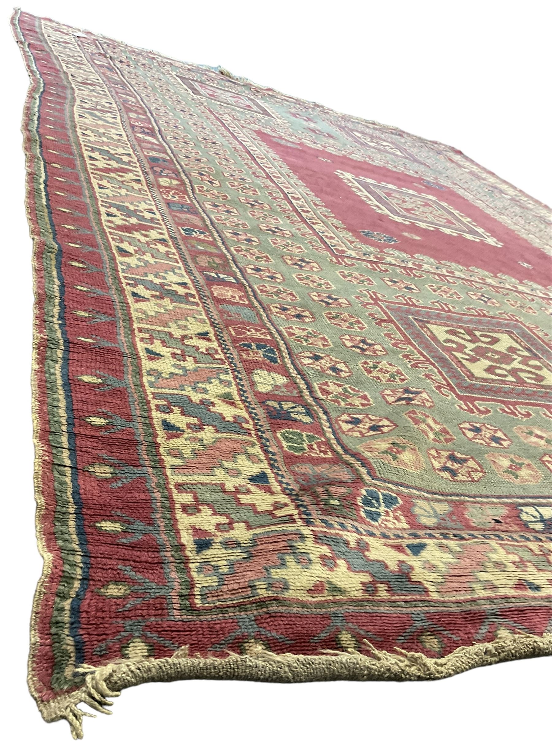 Turkish deep pink and green ground carpet - Bild 5 aus 5