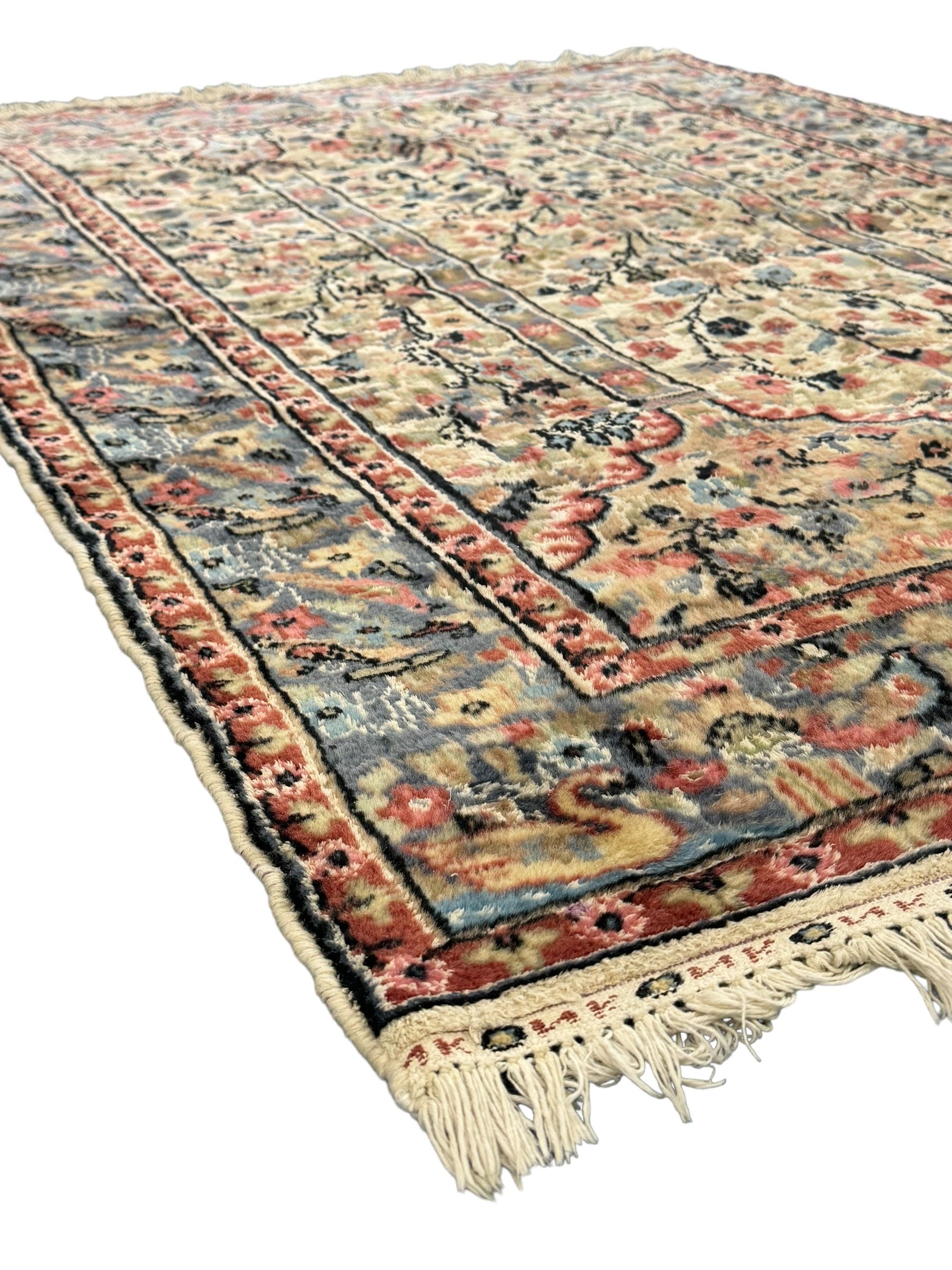 Persian design ivory ground rug - Image 5 of 5