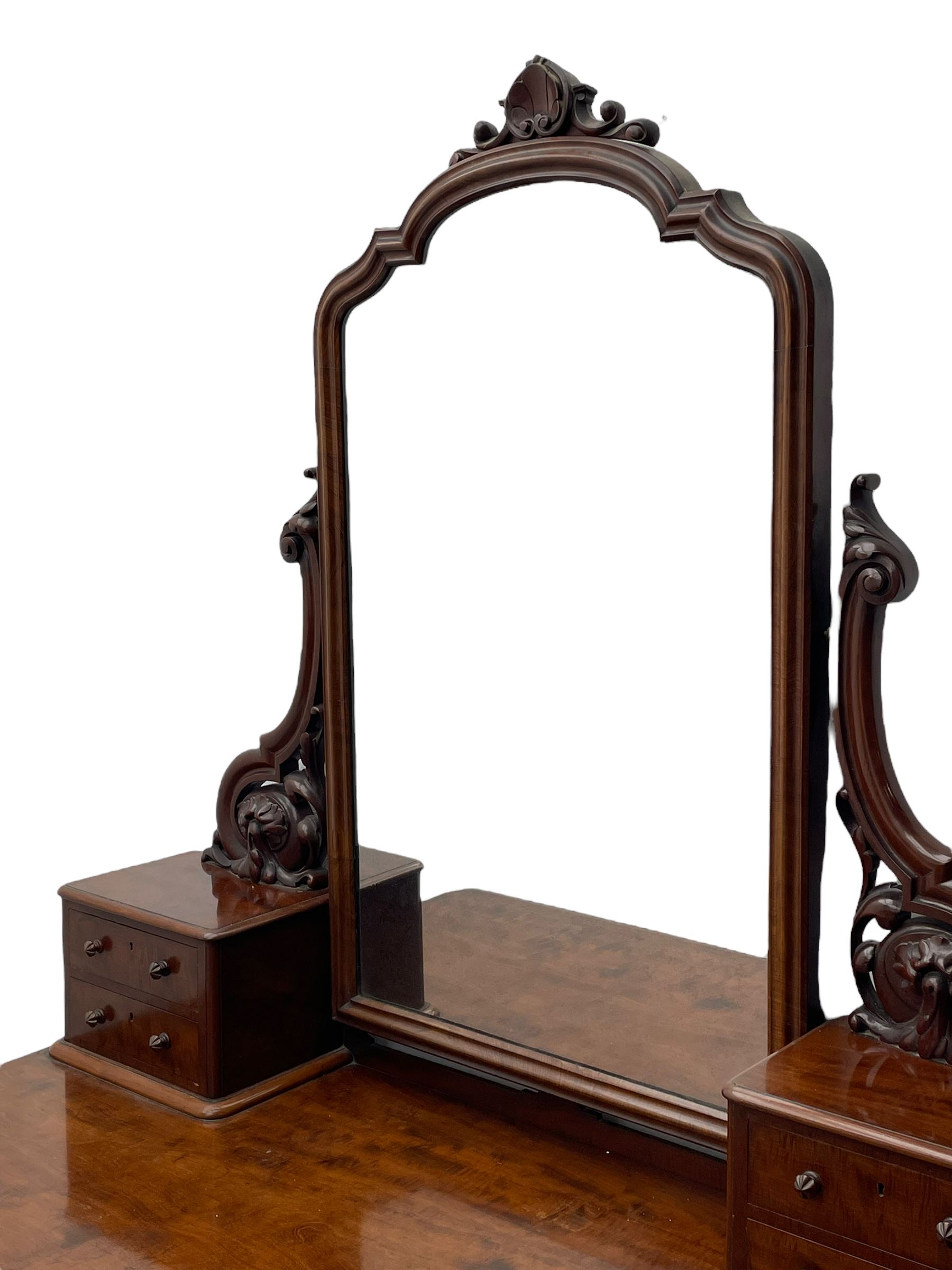 Victorian figured mahogany two-piece bedroom set - the washstand with white and black marble moulded - Image 20 of 28