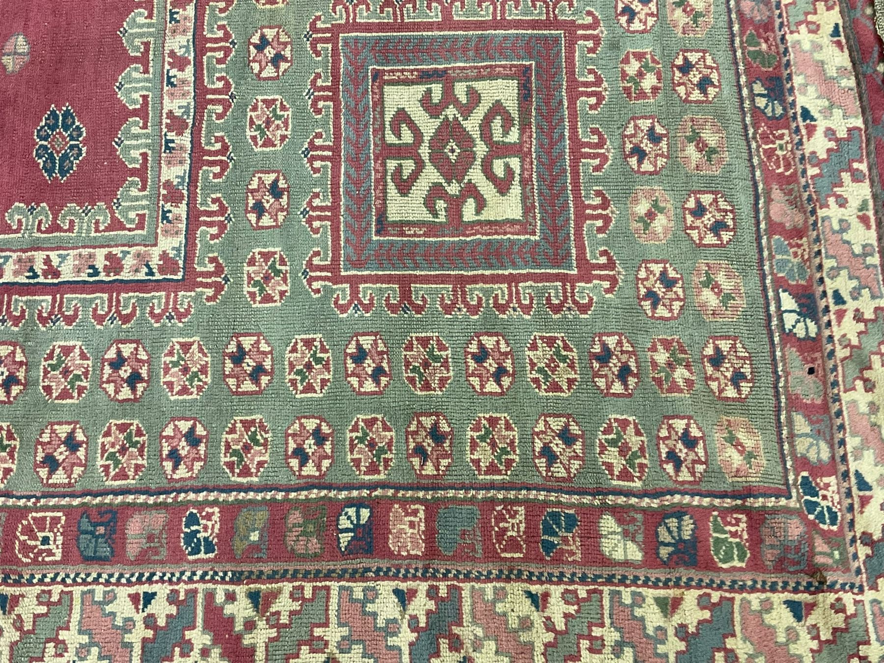 Turkish deep pink and green ground carpet - Bild 3 aus 5