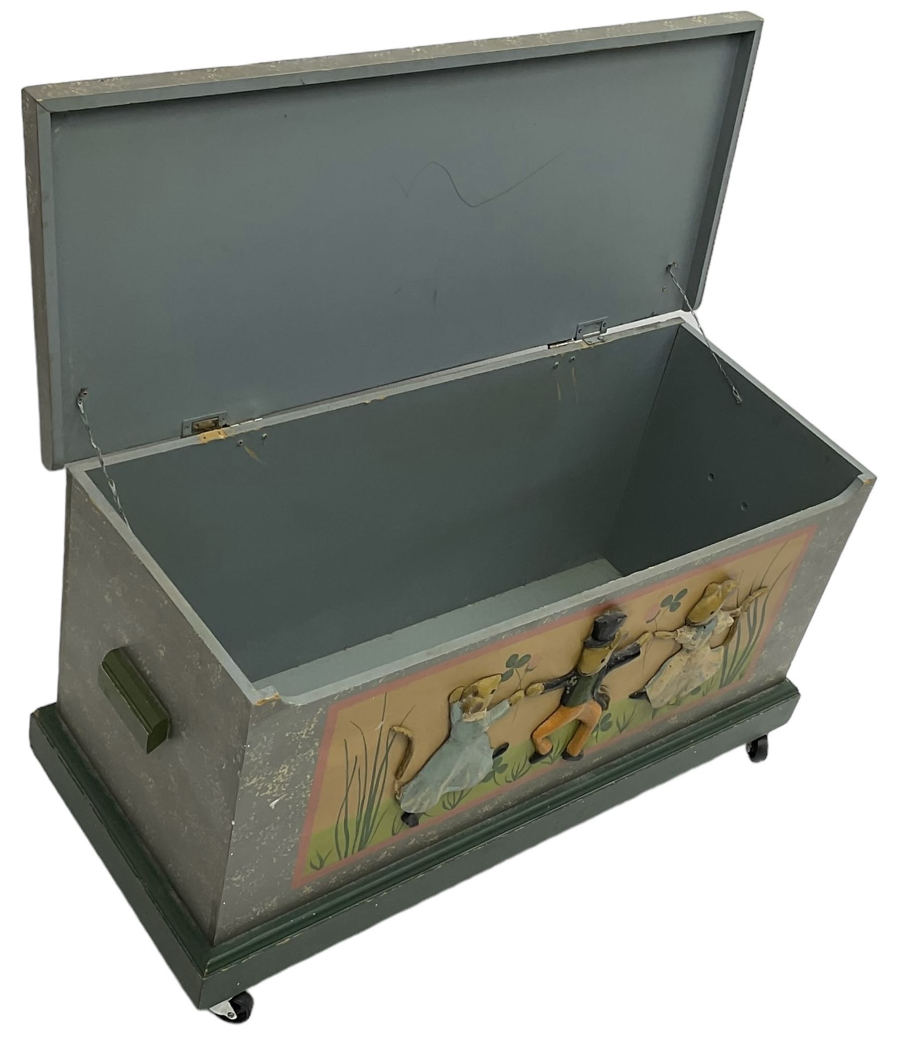 Painted wooden toy box on castors - Image 6 of 7