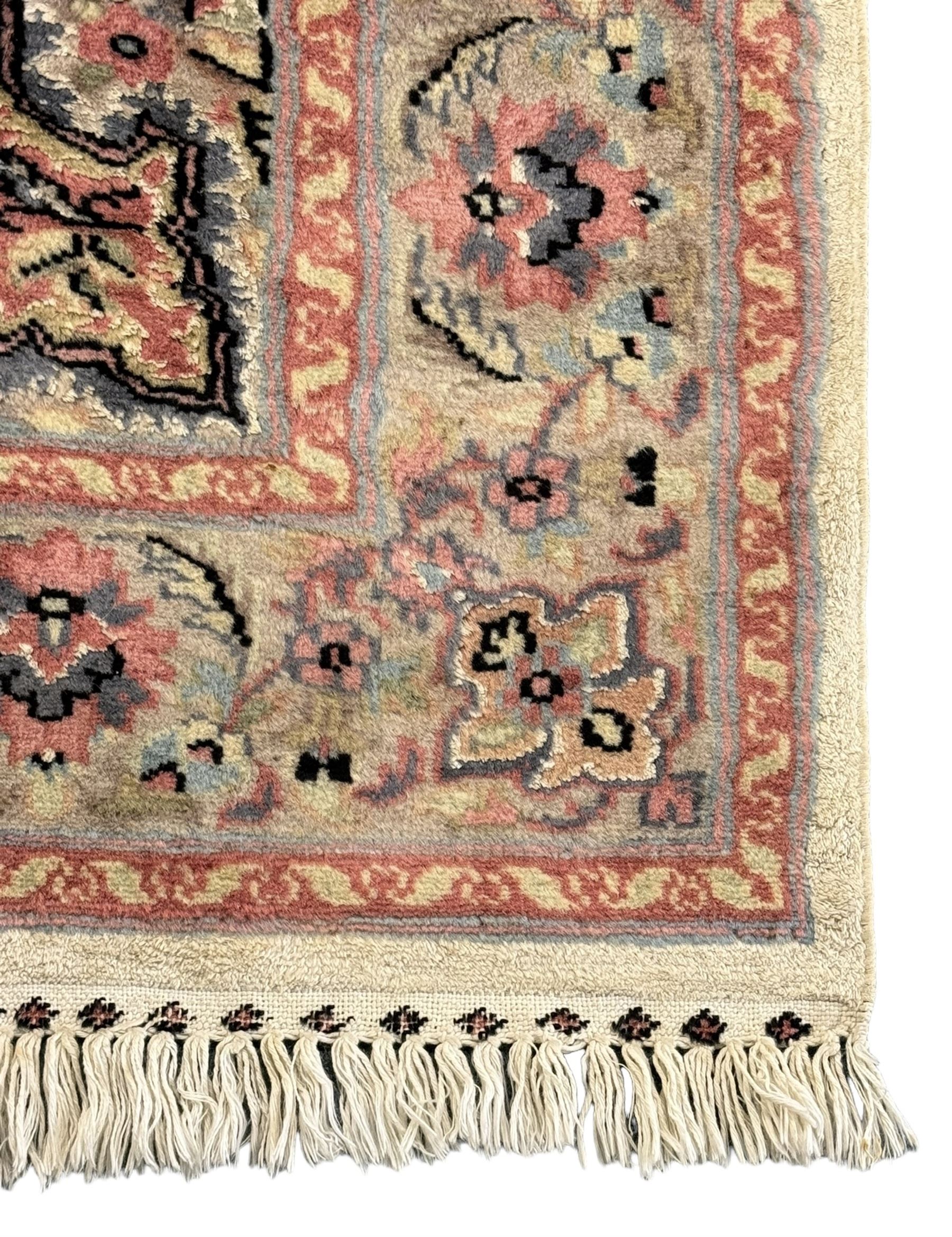 Persian design ivory and pink ground rug - Image 2 of 6