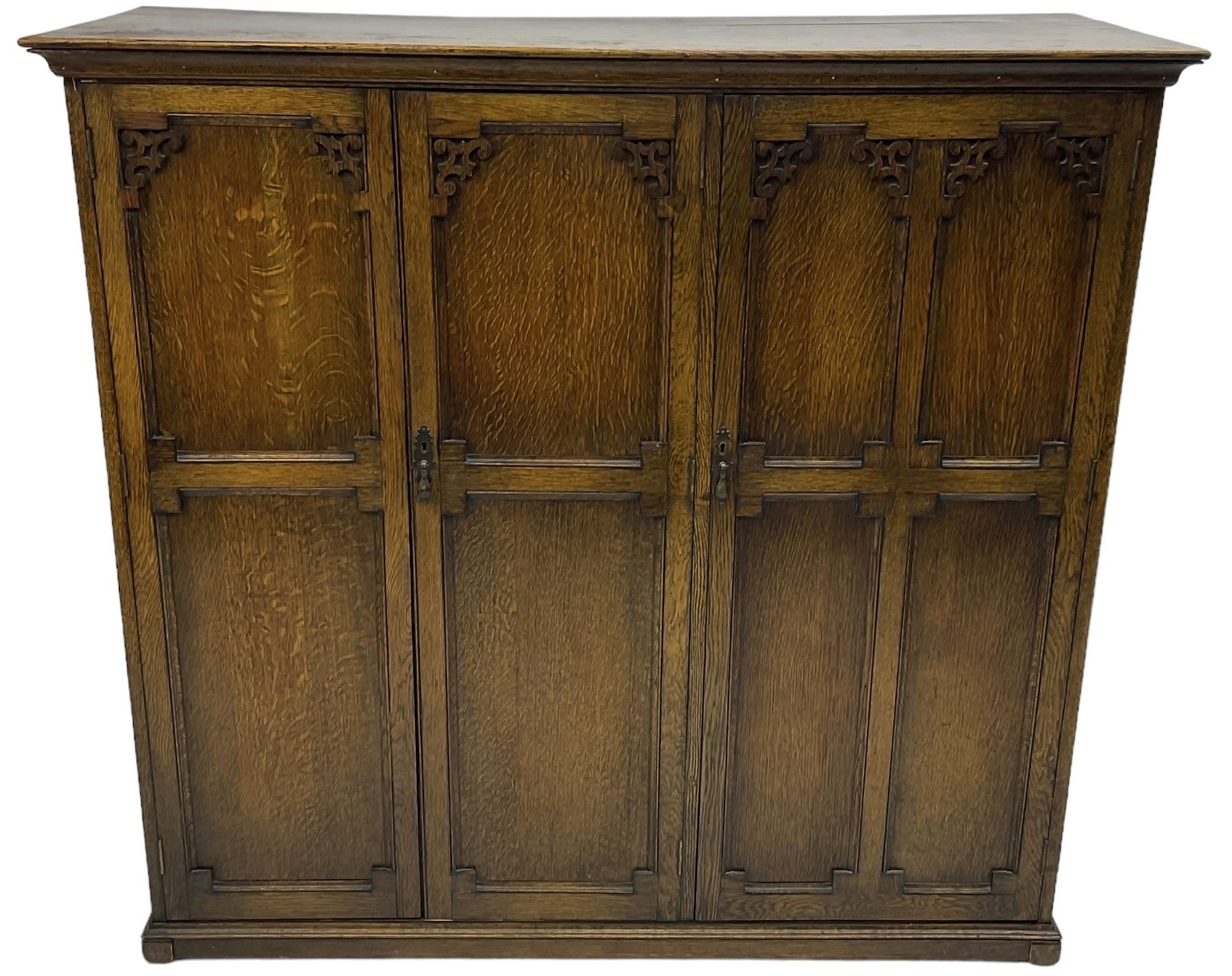 Mid-20th century oak wardrobe - Image 2 of 21