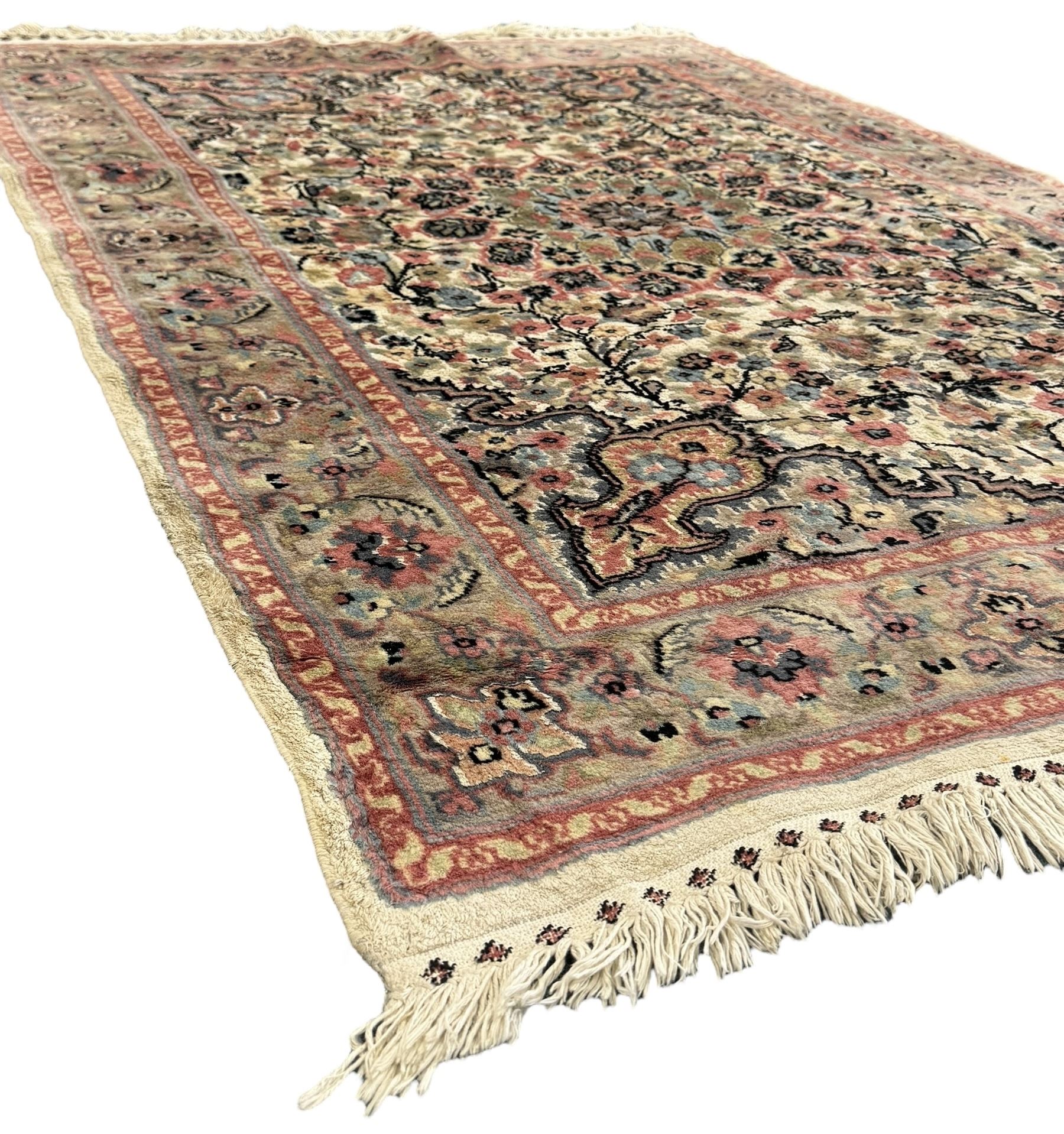 Persian design ivory and pink ground rug - Bild 6 aus 6