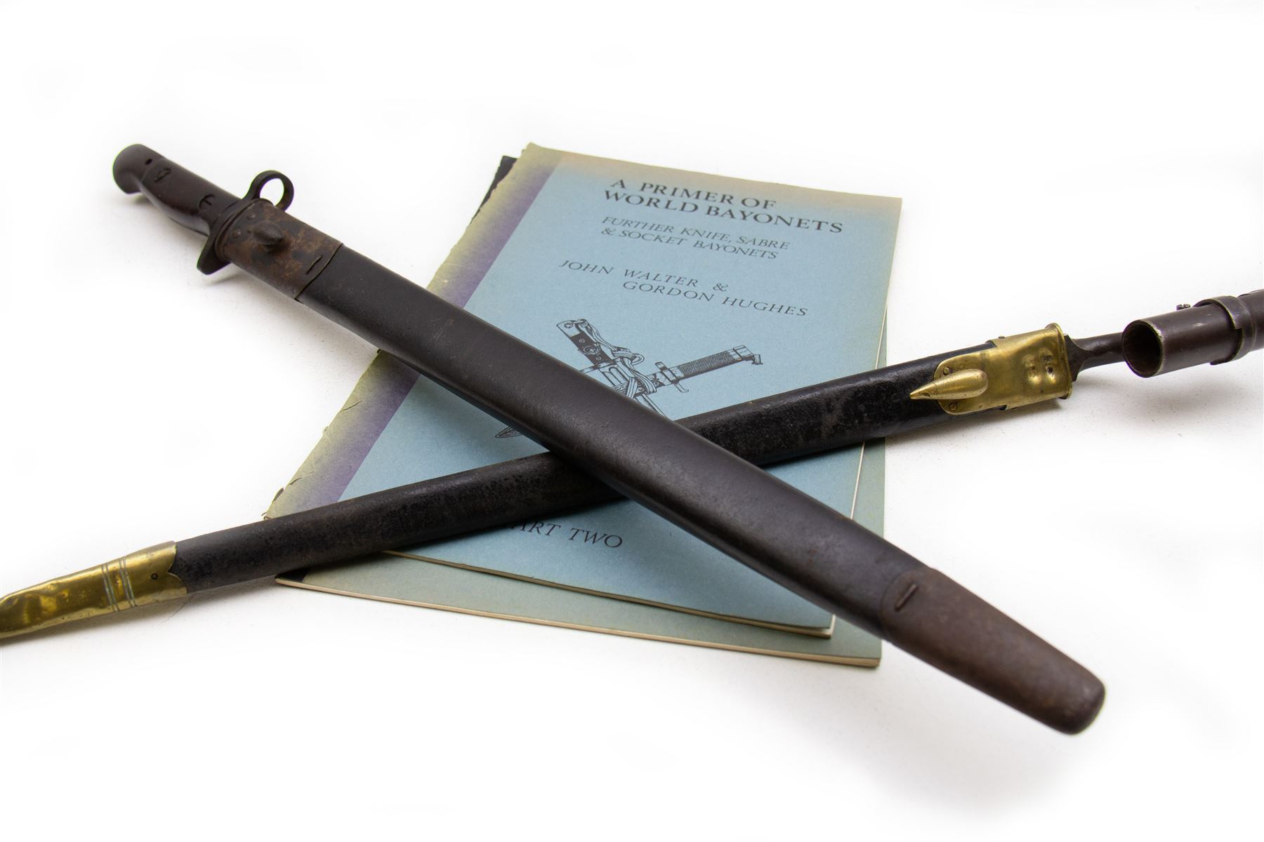 WWI British Pattern 1907 bayonet with 42cm fullered steel blade and two-piece wooden grip