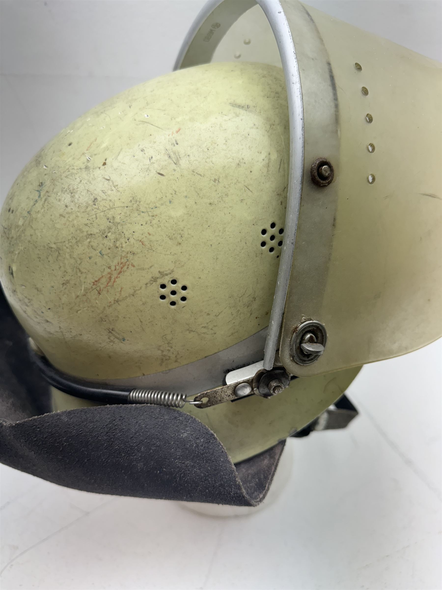 German fireman's helmet - Image 2 of 5