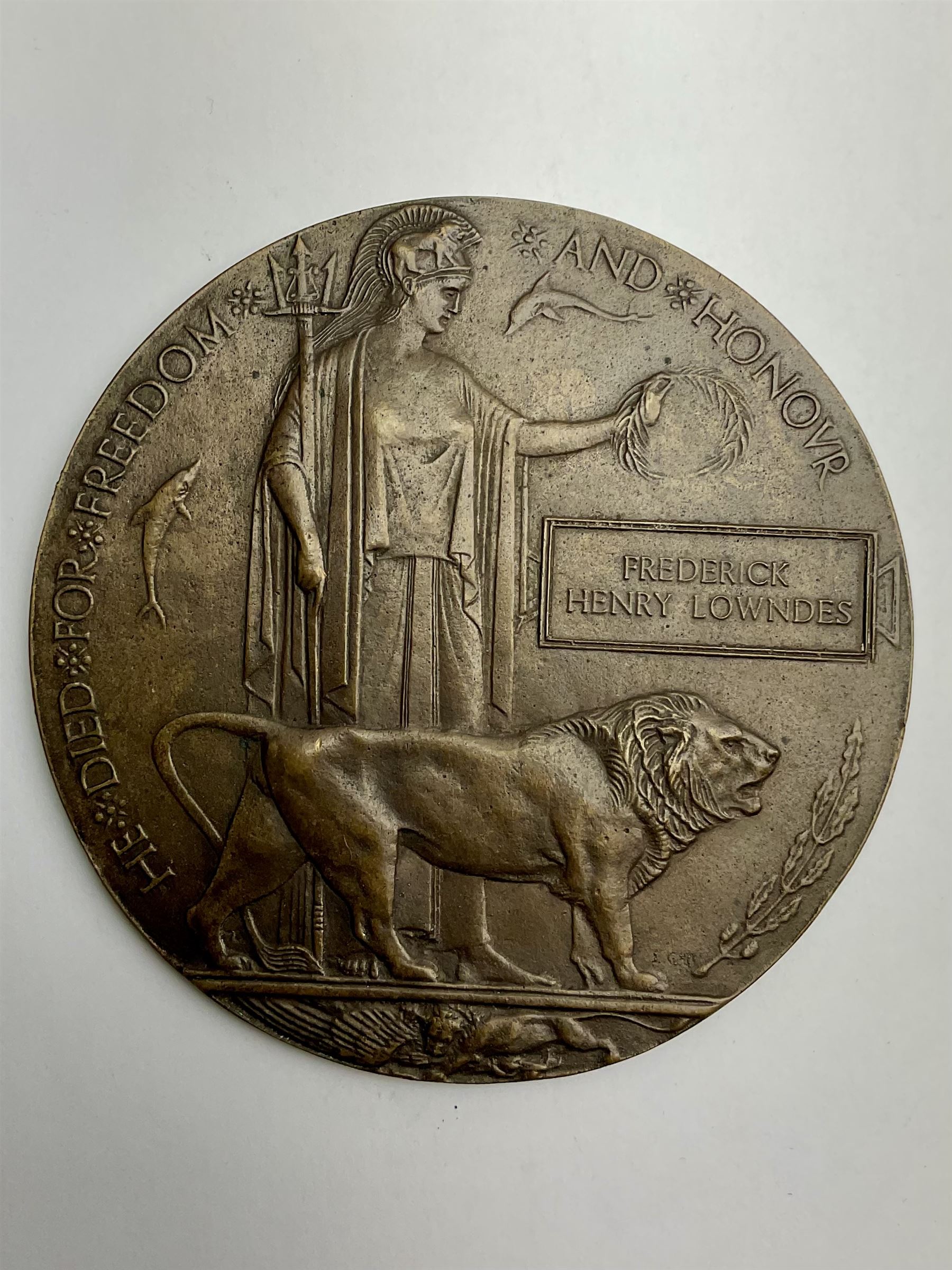 WWI bronze death plaque to Frederick Henry Lowndes - Image 4 of 6