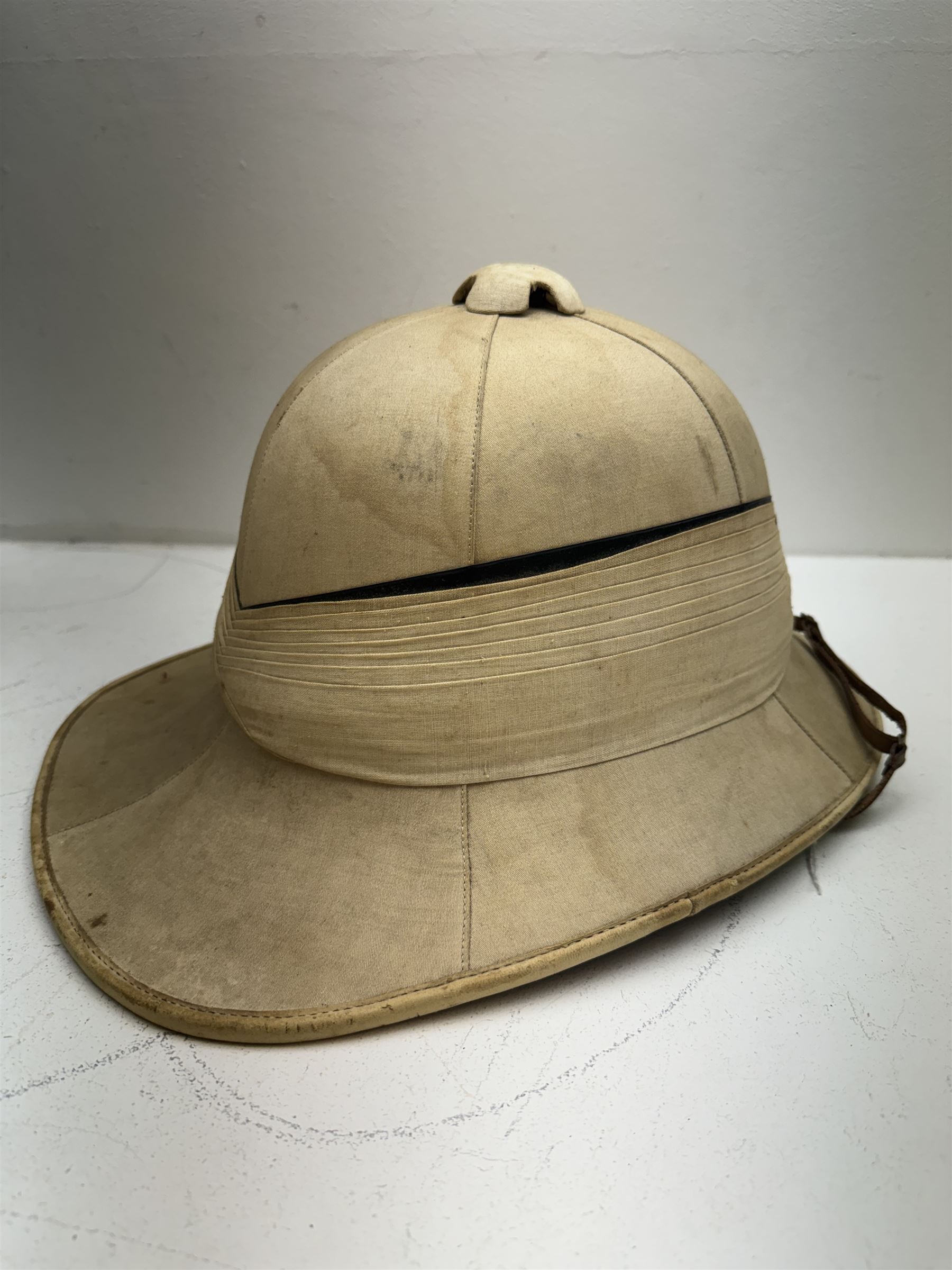 WWII Royal Navy officers sun helmet with large folded pagri and black top line - Image 2 of 5