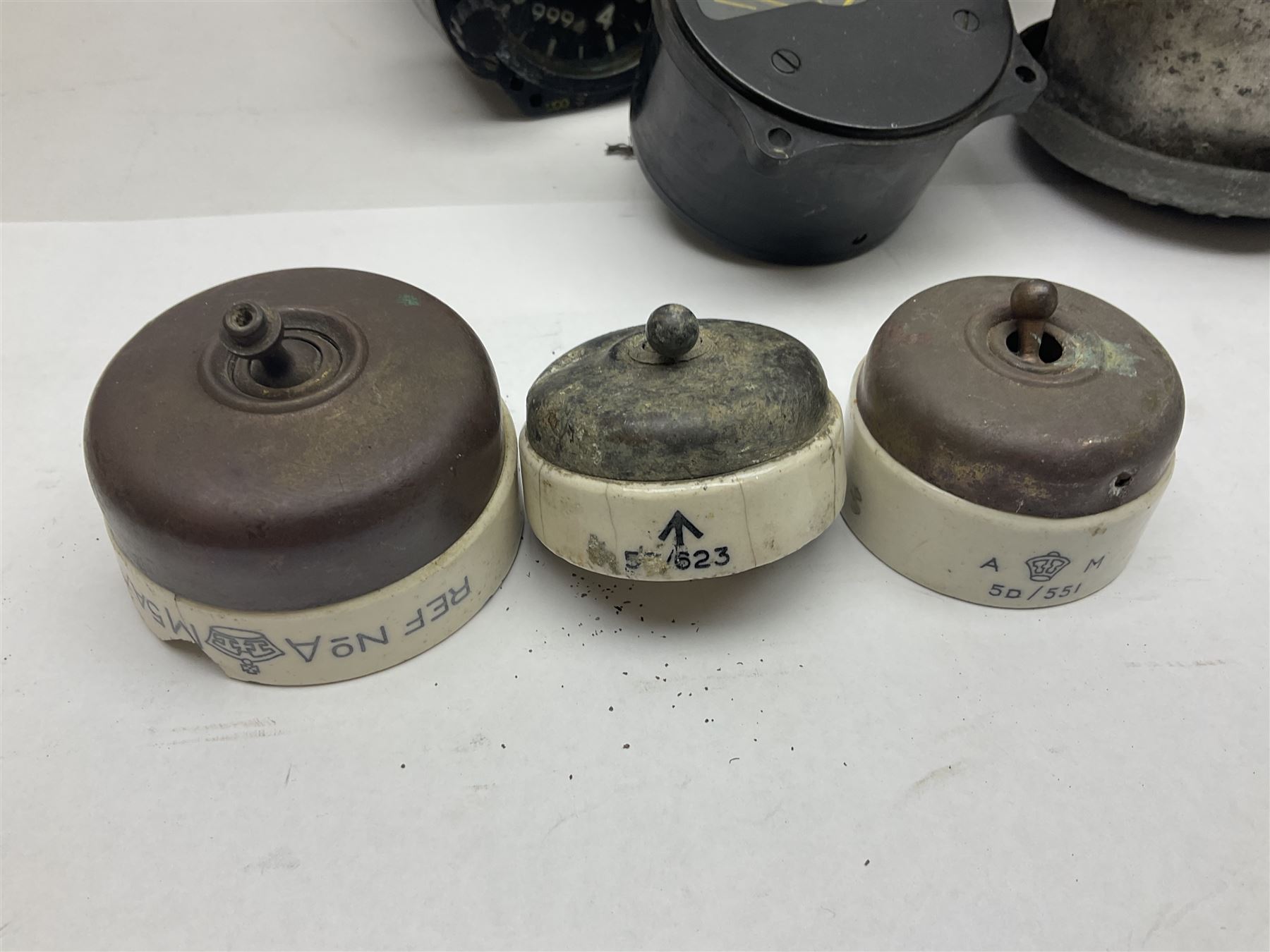 Three RAF light switches - Bild 4 aus 23