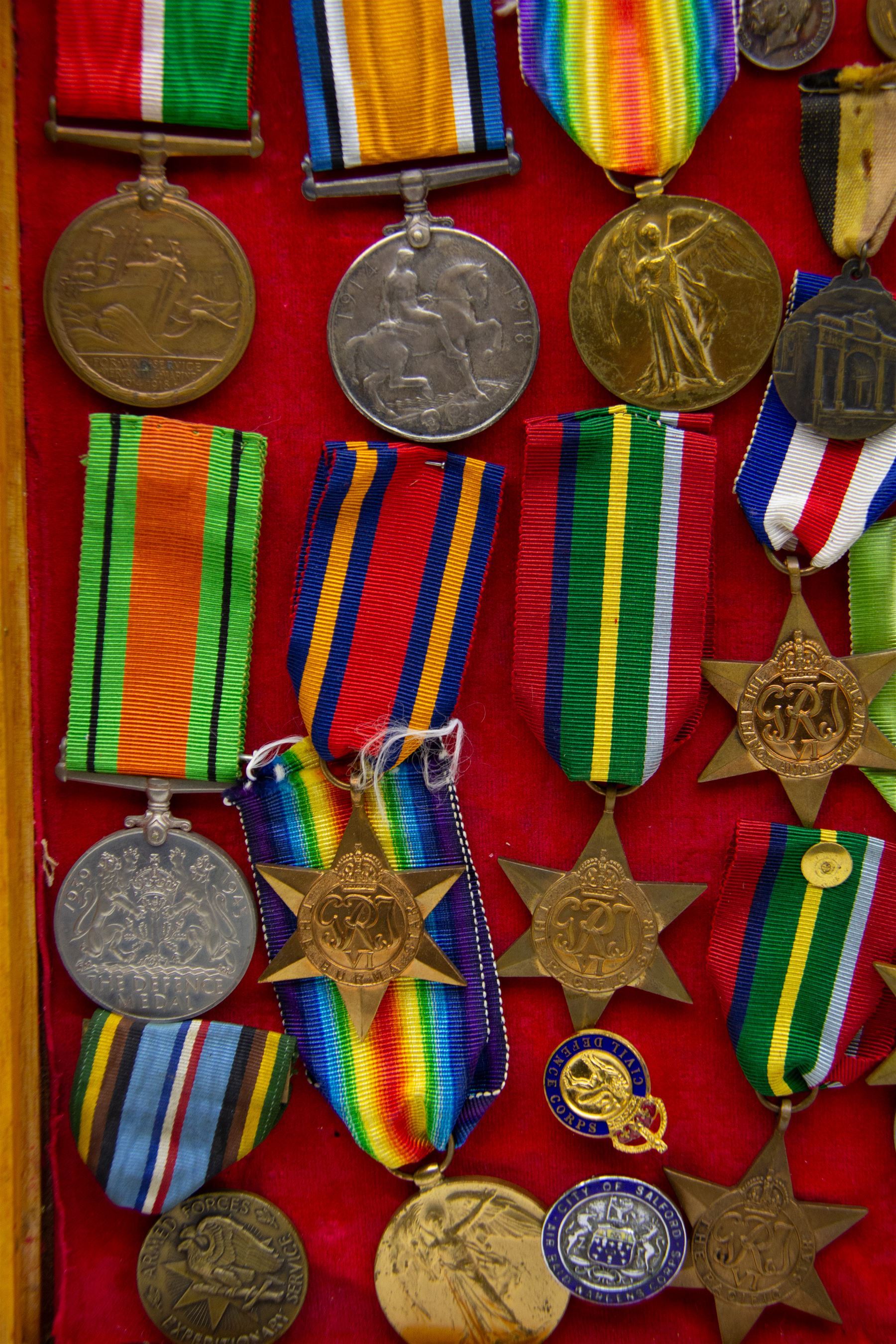 Twenty three WWI and WWII medals and miniatures - Image 2 of 2