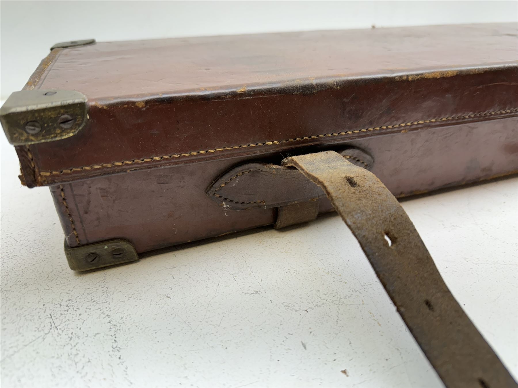 Leather and brass mounted gun case - Bild 3 aus 5