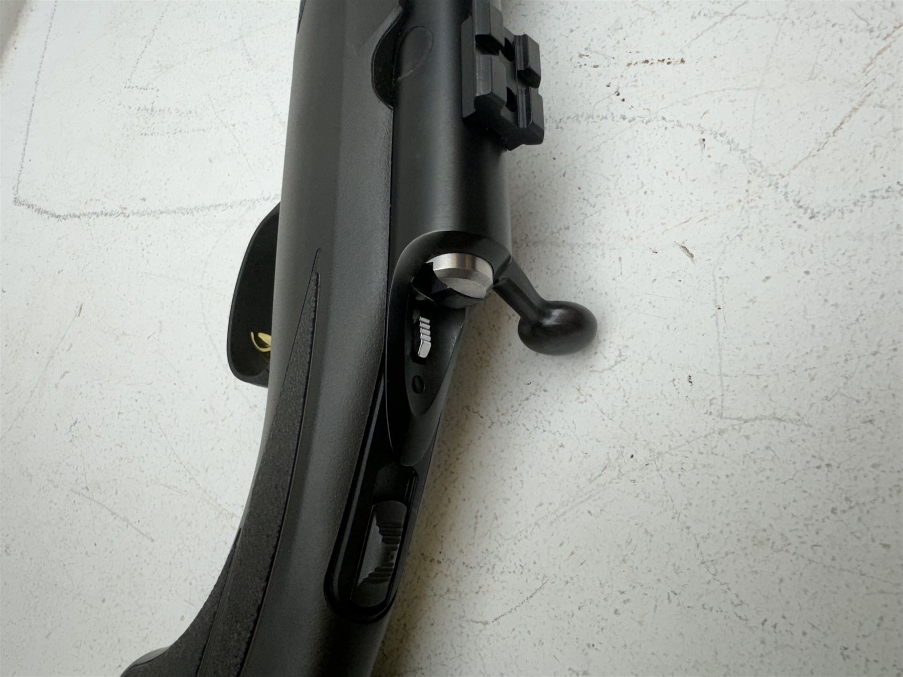 SECTION 1 FIREARMS CERTIFICATE REQUIRED - Browning threaded T-Bolt .17 HMR bolt-action rifle - Bild 11 aus 12