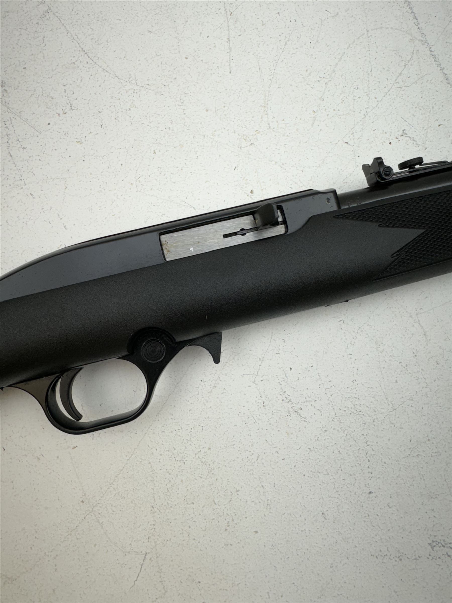 SECTION 1 FIREARMS CERTIFICATE REQUIRED - New Magtech MOD 7022 semi-auto .22 rifle 61cm (18") barrel - Image 3 of 15