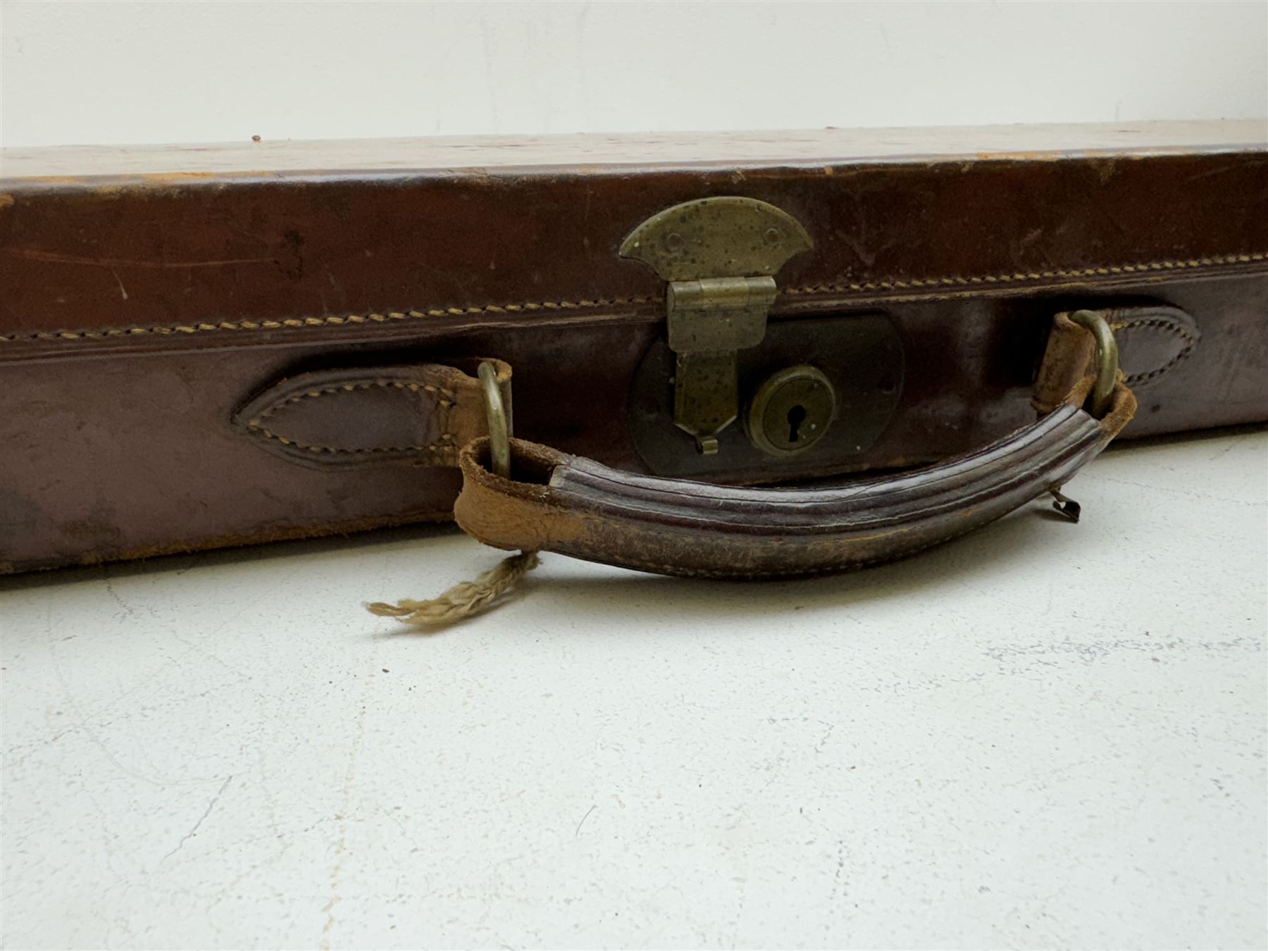 Leather and brass mounted gun case - Bild 4 aus 5