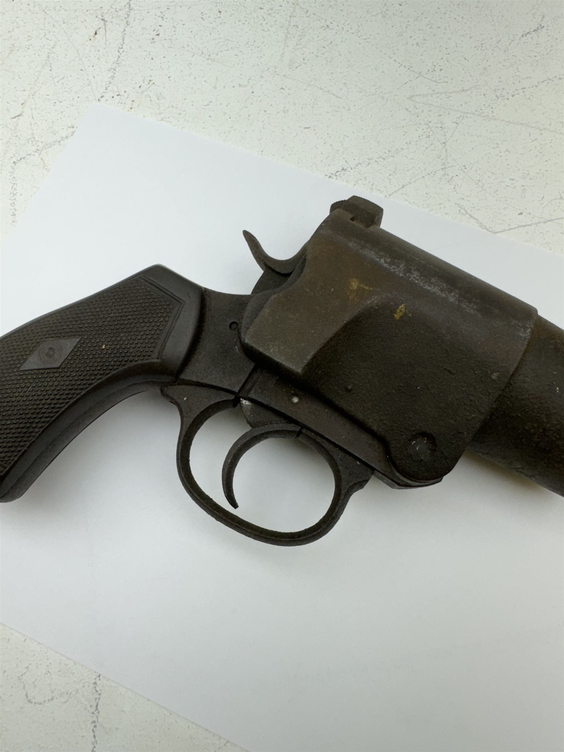 REGISTERED FIREARMS DEALERS ONLY - WWI Webley & Scott Model 2 Mark 1 1 1.5 inch flare/ signal pistol - Image 2 of 6