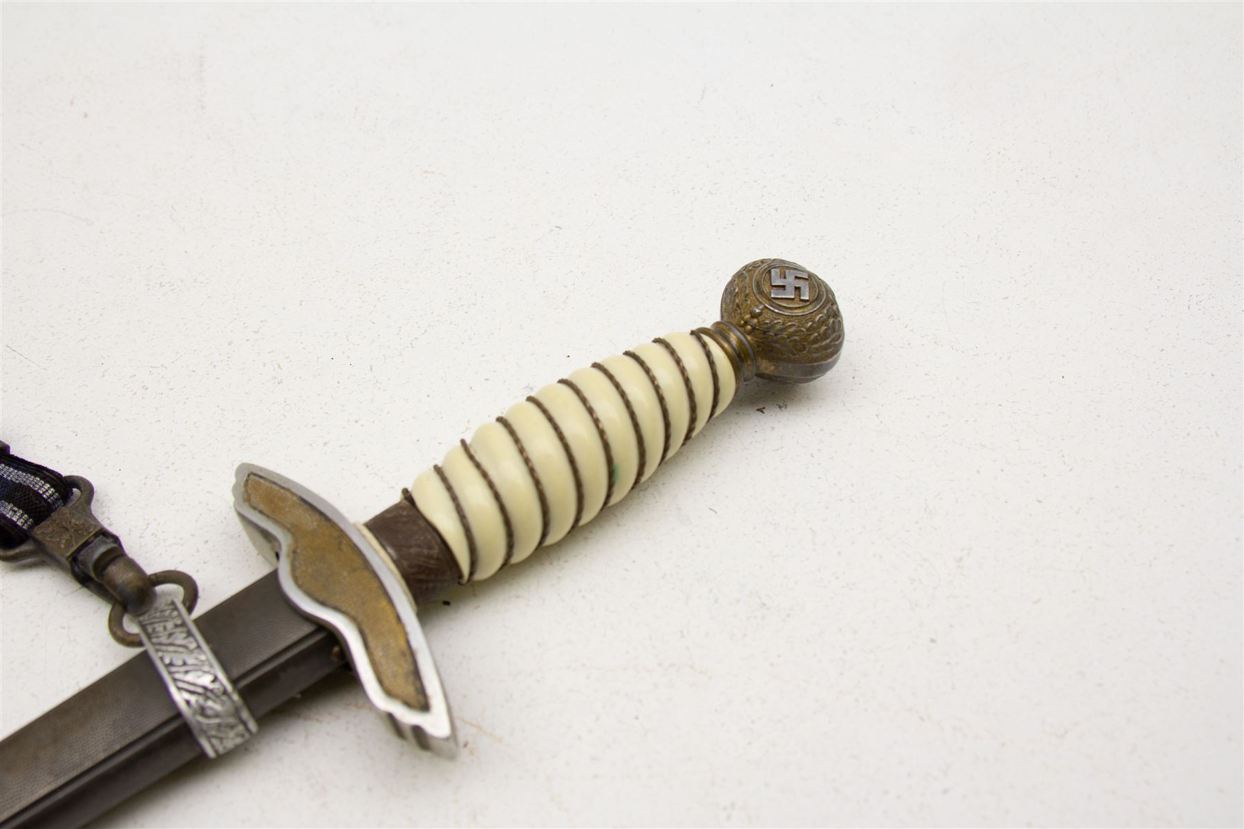 WWII German Luftwaffe officers navel dress dagger with white celluloid grip having wire binding - Image 3 of 5