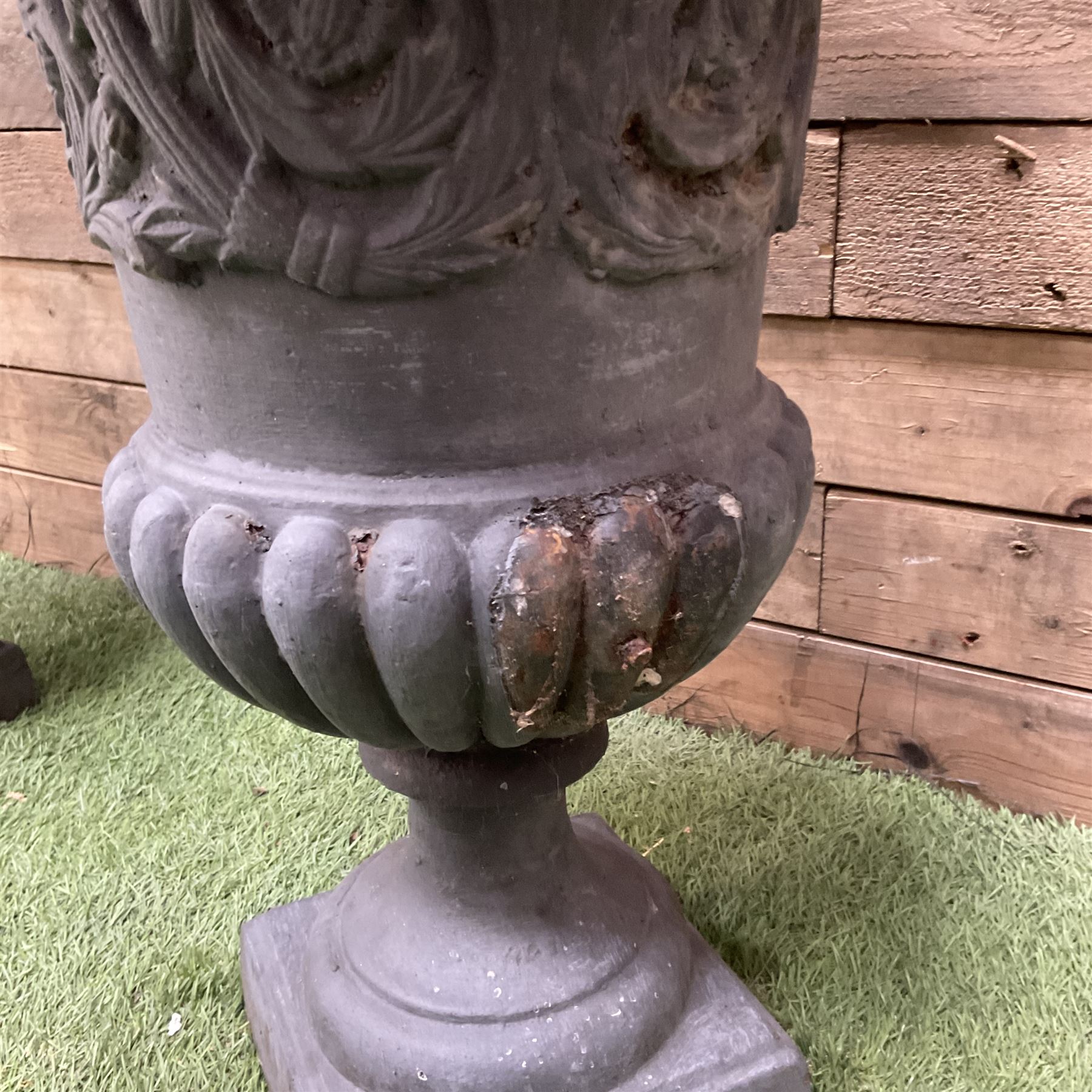 Pair of Victorian design ornate cast iron garden urns - Image 2 of 5