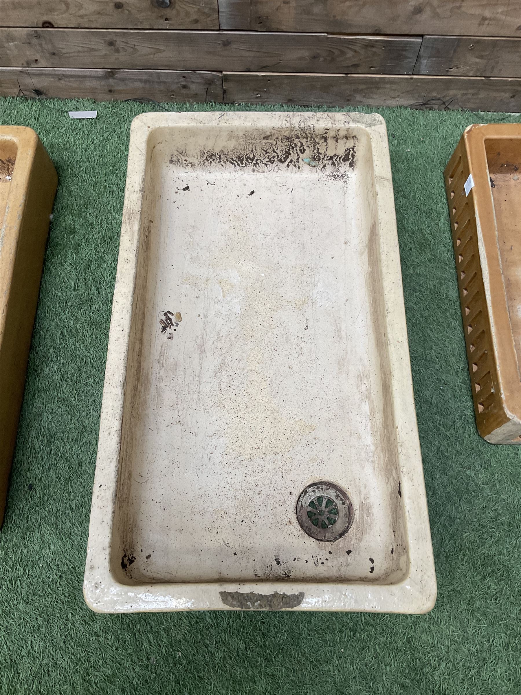 Set of three salt glazed sinks - Image 3 of 5