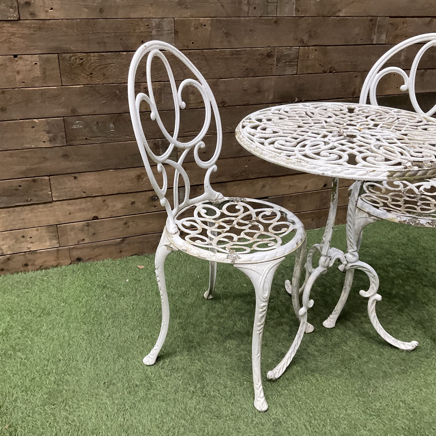 Cast aluminium garden table and two chairs painted in white - Image 3 of 3